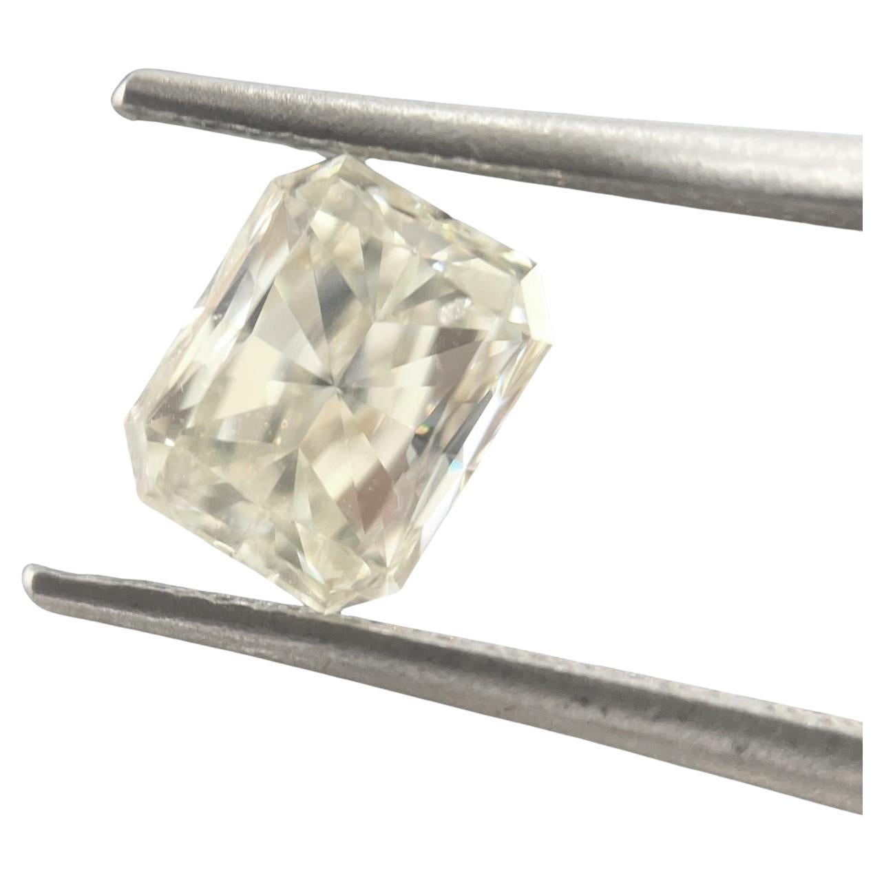 DESCRIZIONE DELL'ARTICOLO

ID #: NYC57576
Forma della pietra: Radiante
Peso del diamante: 1,70 carati
Chiarezza: SI2
Colore: N
Tagliare:	Eccellente
Misure: 7,32 x 5,83 x 4,02 mm
Simmetria: 	Eccellente
Polacco: Eccellente
Fluorescenza: