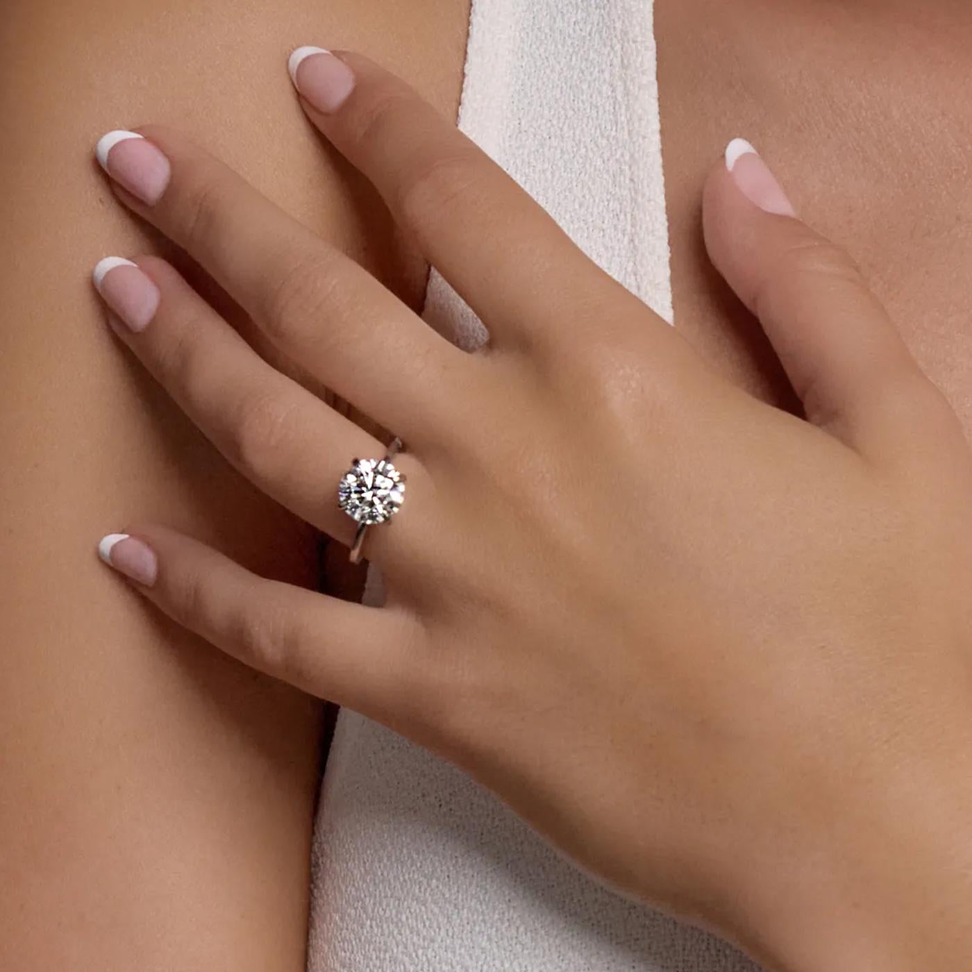 Anello di fidanzamento con diamante brillante rotondo certificato GIA da 1,70 carati in oro bianco 14K In condizioni ottime in vendita a Aventura, FL