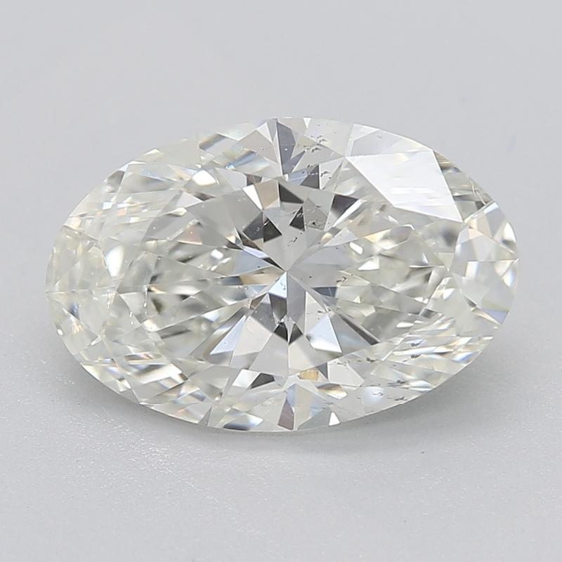 Con un design incantevole, questo straordinario anello con diamante presenta un affascinante diamante centrale ovale J SI1 1,70 certificato GIA, che emana una brillantezza seducente che cattura lo sguardo. Realizzata in lussuoso oro bianco, la