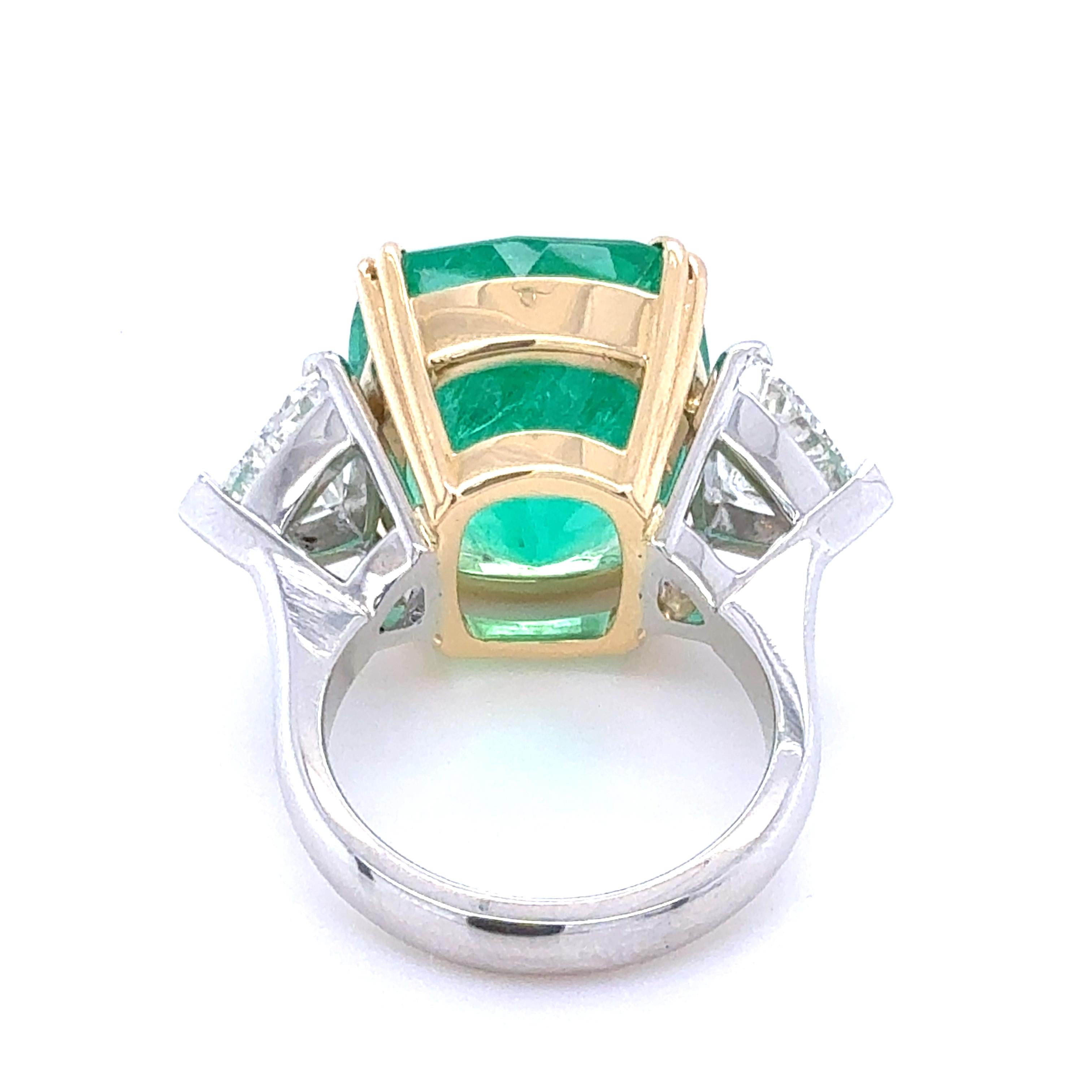GIA Certified 17.02 Carat Colombian Emerald and Diamond Ring In Excellent Condition For Sale In Chicago, IL