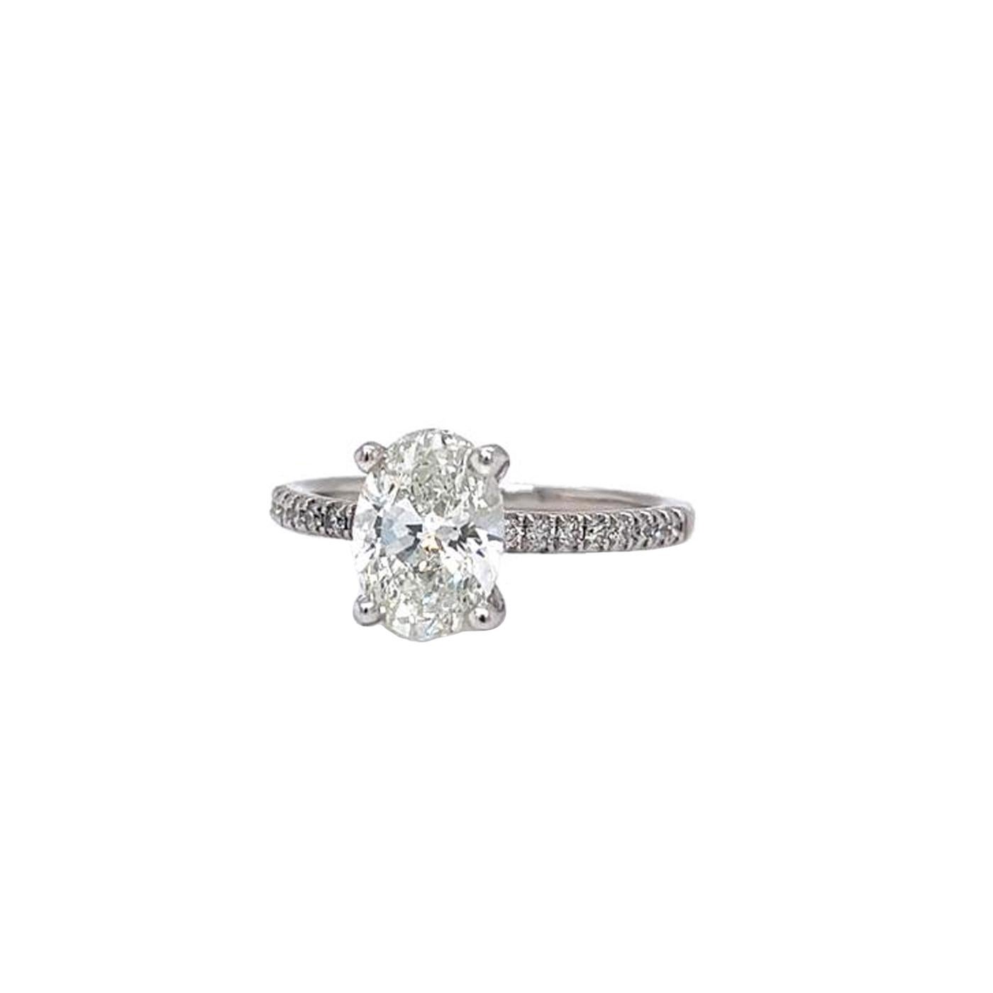 Women's or Men's Exceptional GIA 1.70 Carat Oval Diamond with 0.55ct Pave Diamond Ring Flawless For Sale