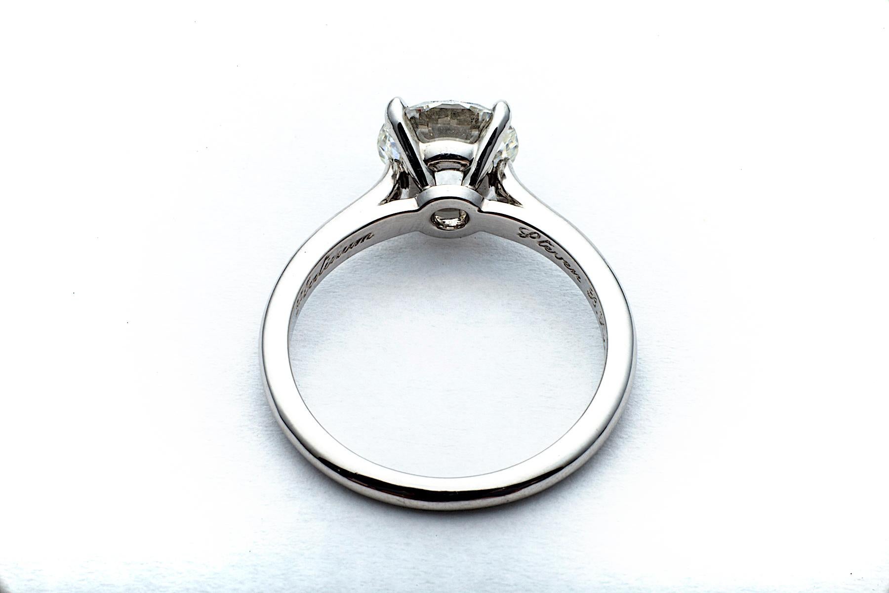 round brilliant engagement ring