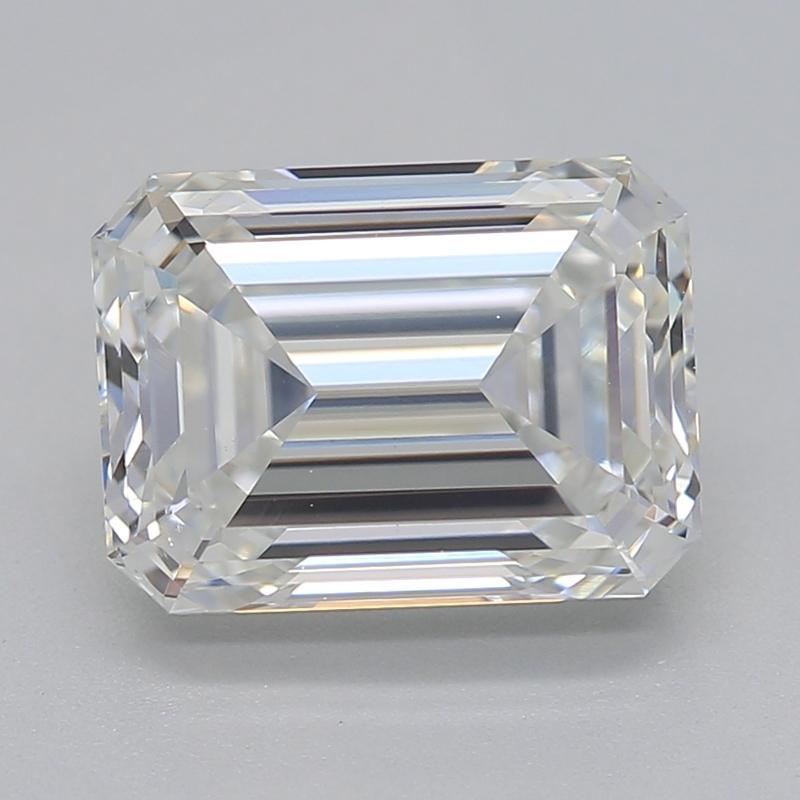 Con uno splendido diamante smeraldo di 1,71, questo anello di diamanti affascina per l'eccezionale brillantezza e chiarezza. Classificata G e VS2, la pietra centrale è elegantemente incorniciata da un alone nascosto di diamanti più piccoli,