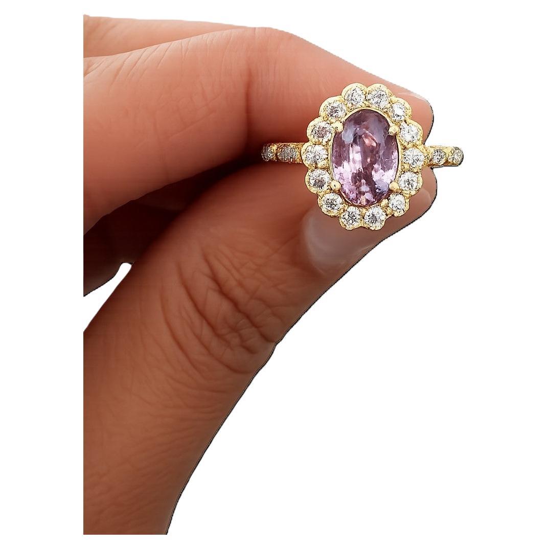 Anillo de compromiso de oro amarillo con zafiro rosa y diamante de 1,71 quilates certificado por GIA