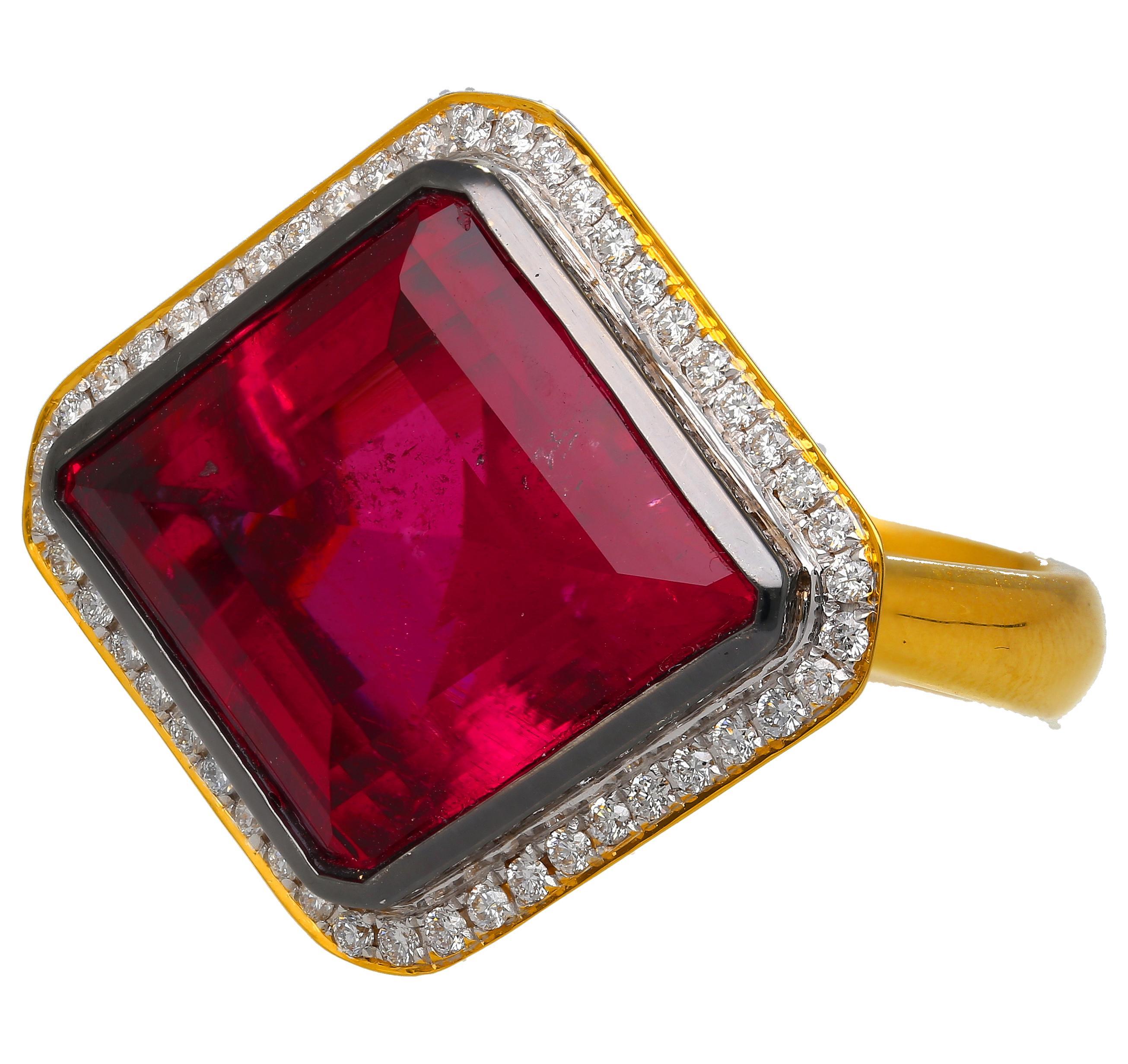 Contemporain Bague en tourmaline rouge rubellite taille losange de 17,16 carats certifiée GIA en vente