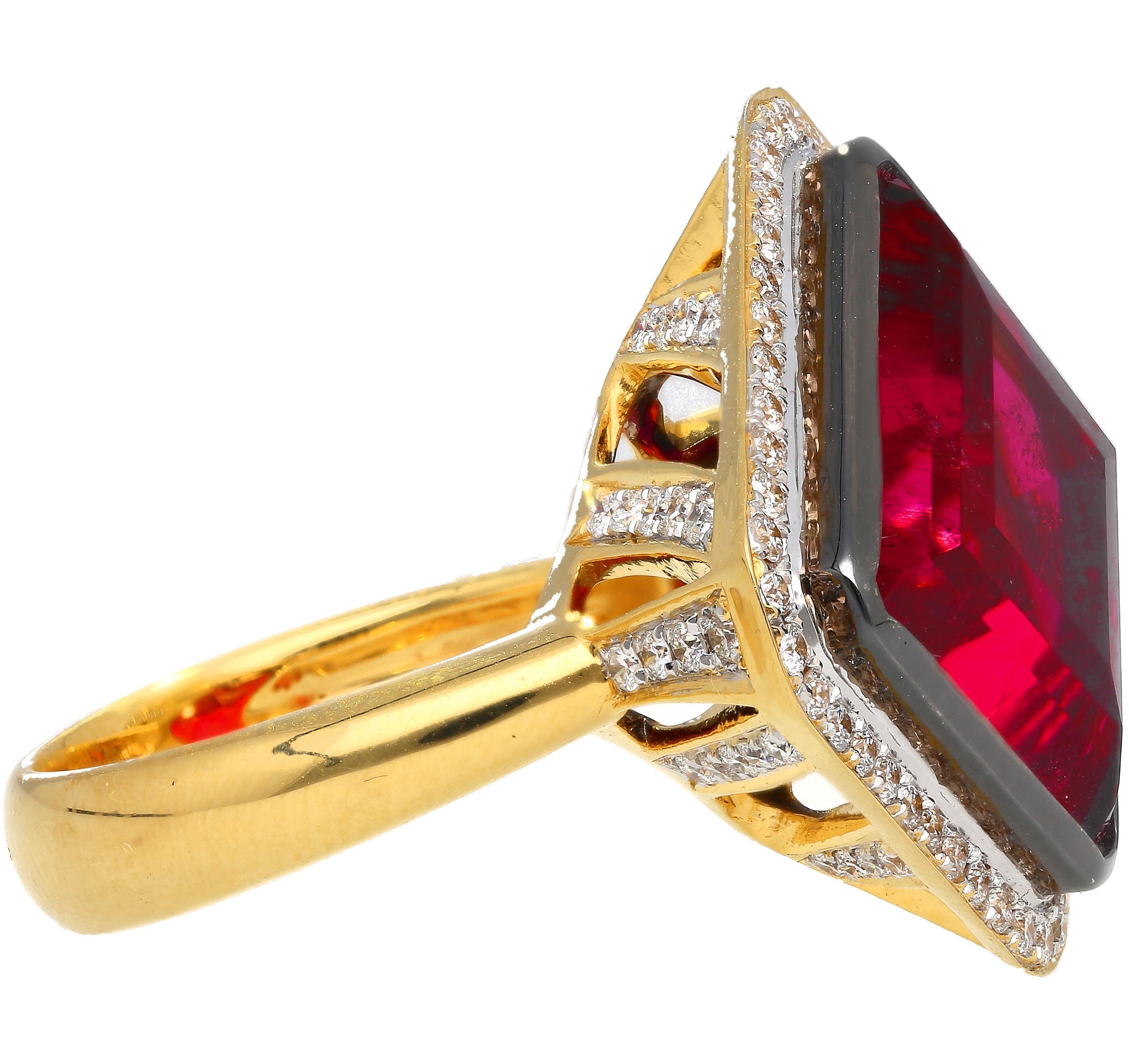 Bague en tourmaline rouge rubellite taille losange de 17,16 carats certifiée GIA Bon état - En vente à Miami, FL