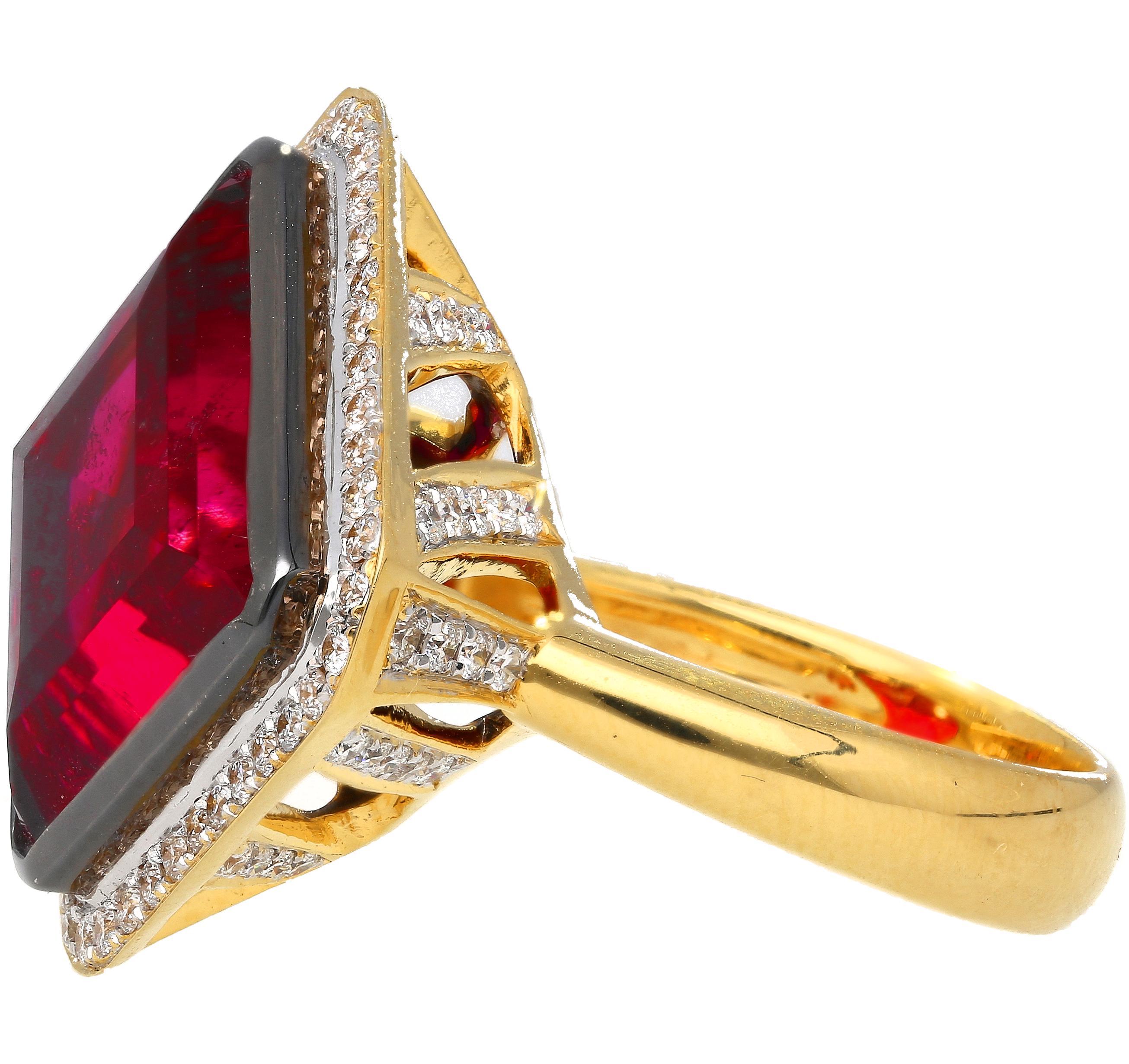 Bague en tourmaline rouge rubellite taille losange de 17,16 carats certifiée GIA Pour femmes en vente