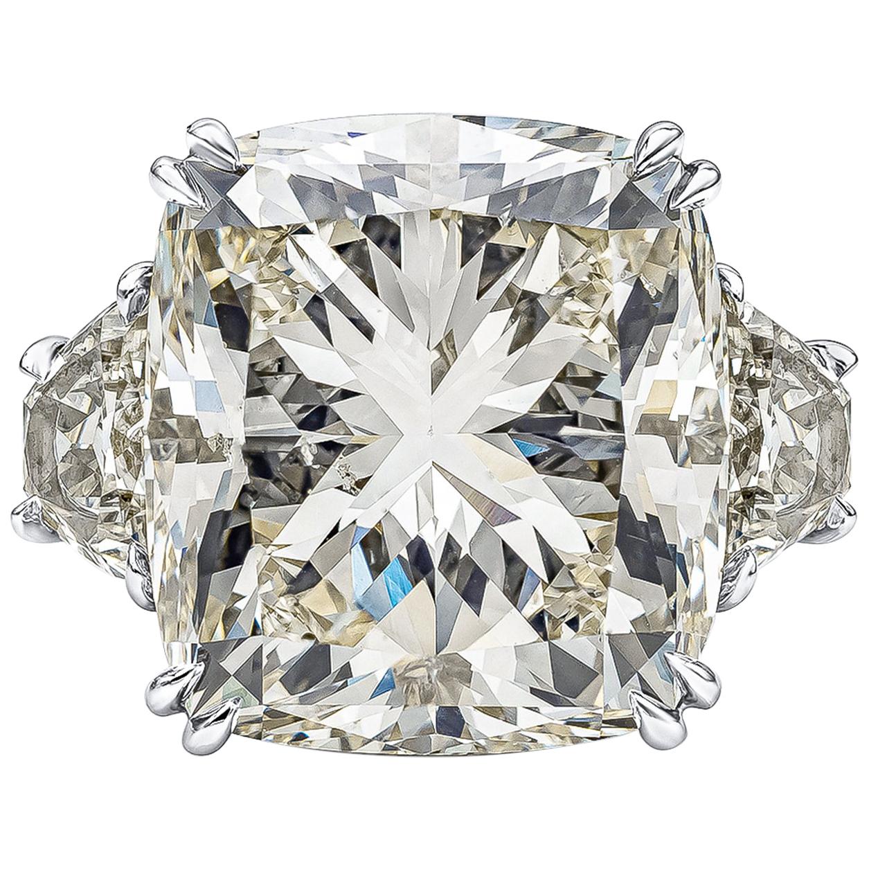Bague de fiançailles à trois pierres certifiée GIA 17.18 carats diamant taille coussin