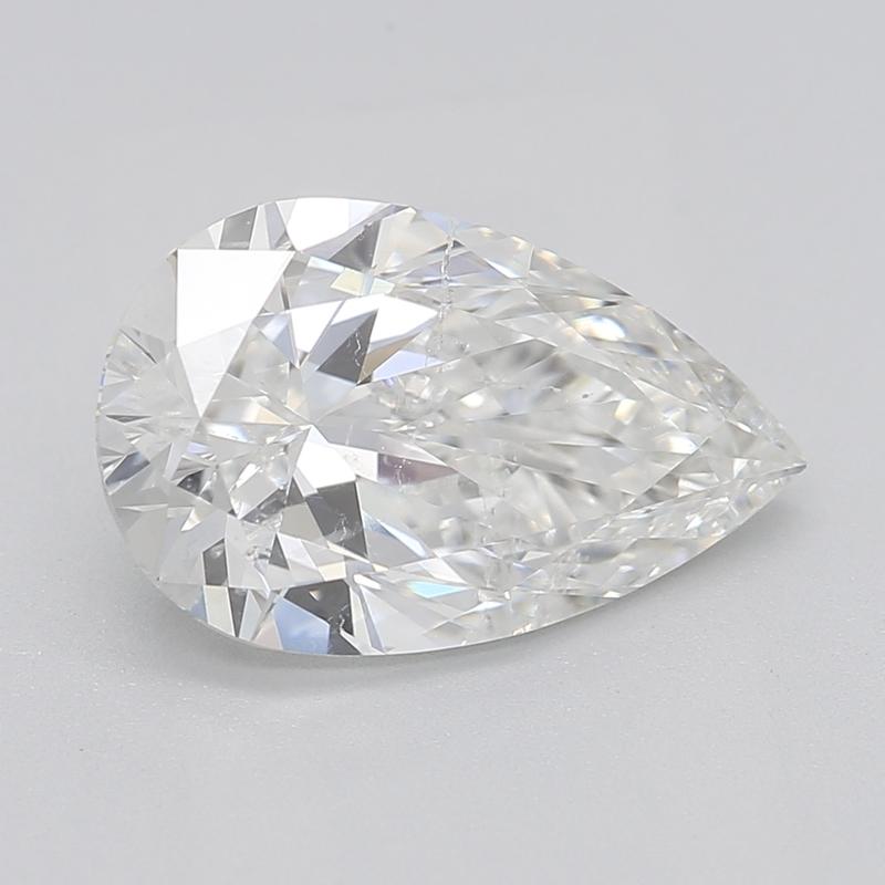 Wir stellen einen atemberaubenden Diamantring vor, der Eleganz mit einem einzigartigen Blumenmotiv verbindet. Dieses Stück verfügt über einen fesselnden Zacken gefassten Mittelstein, ein strahlender Birne Diamant von 1,71, mit einem raffinierten G