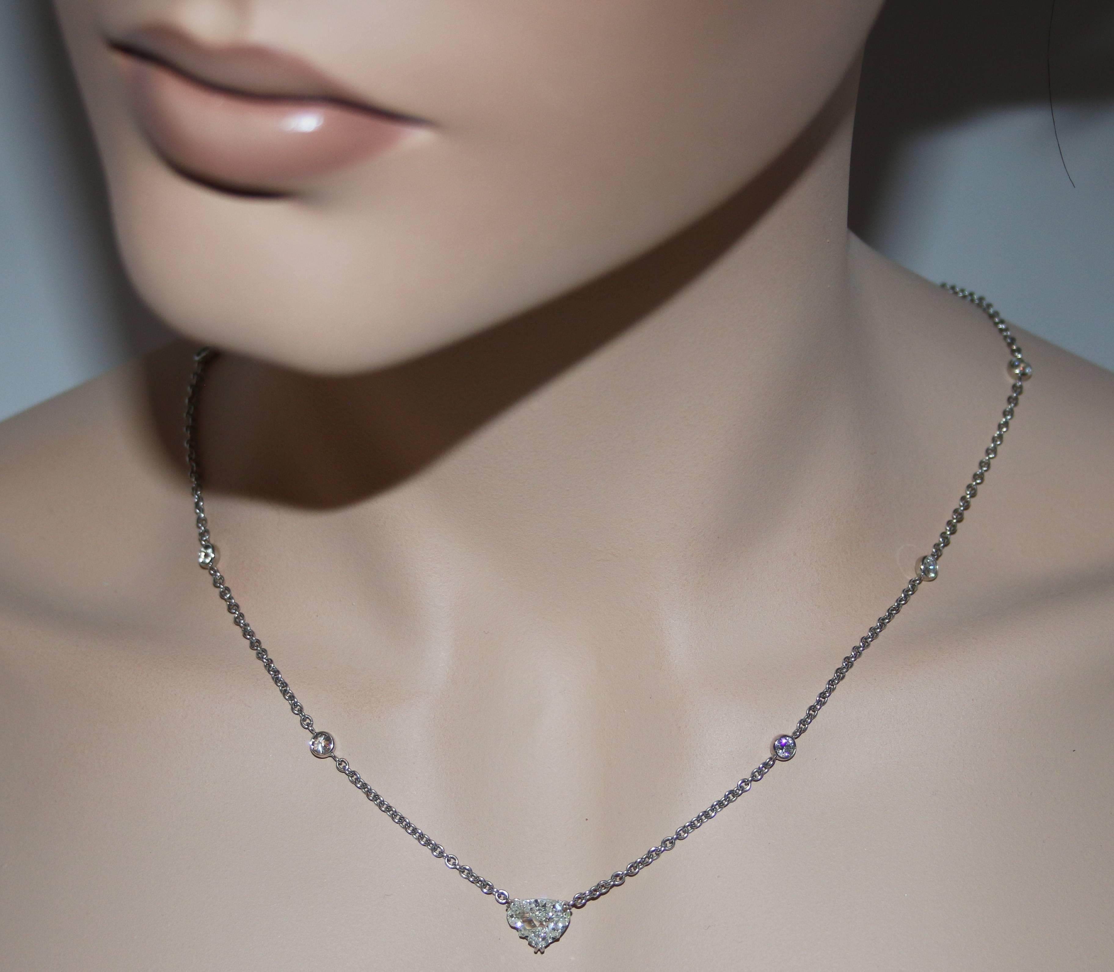 Contemporain Collier en or certifié GIA avec diamant taille papillon 1,72 carat J VS2 en vente