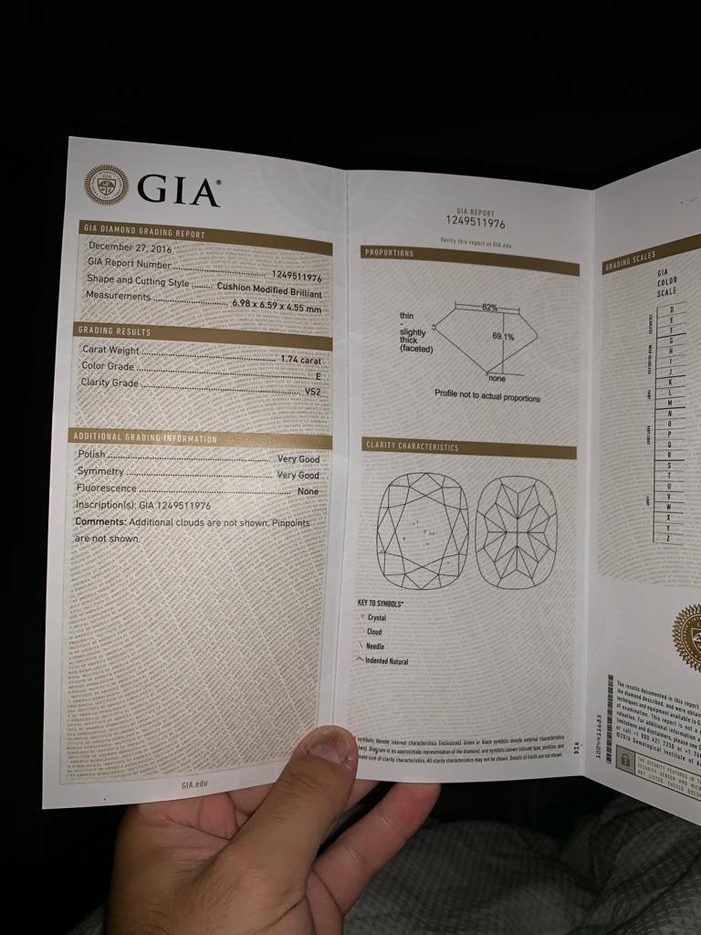 En vente :  Bague de fiançailles certifiée GIA 1.74 carats diamant taille coussin 5