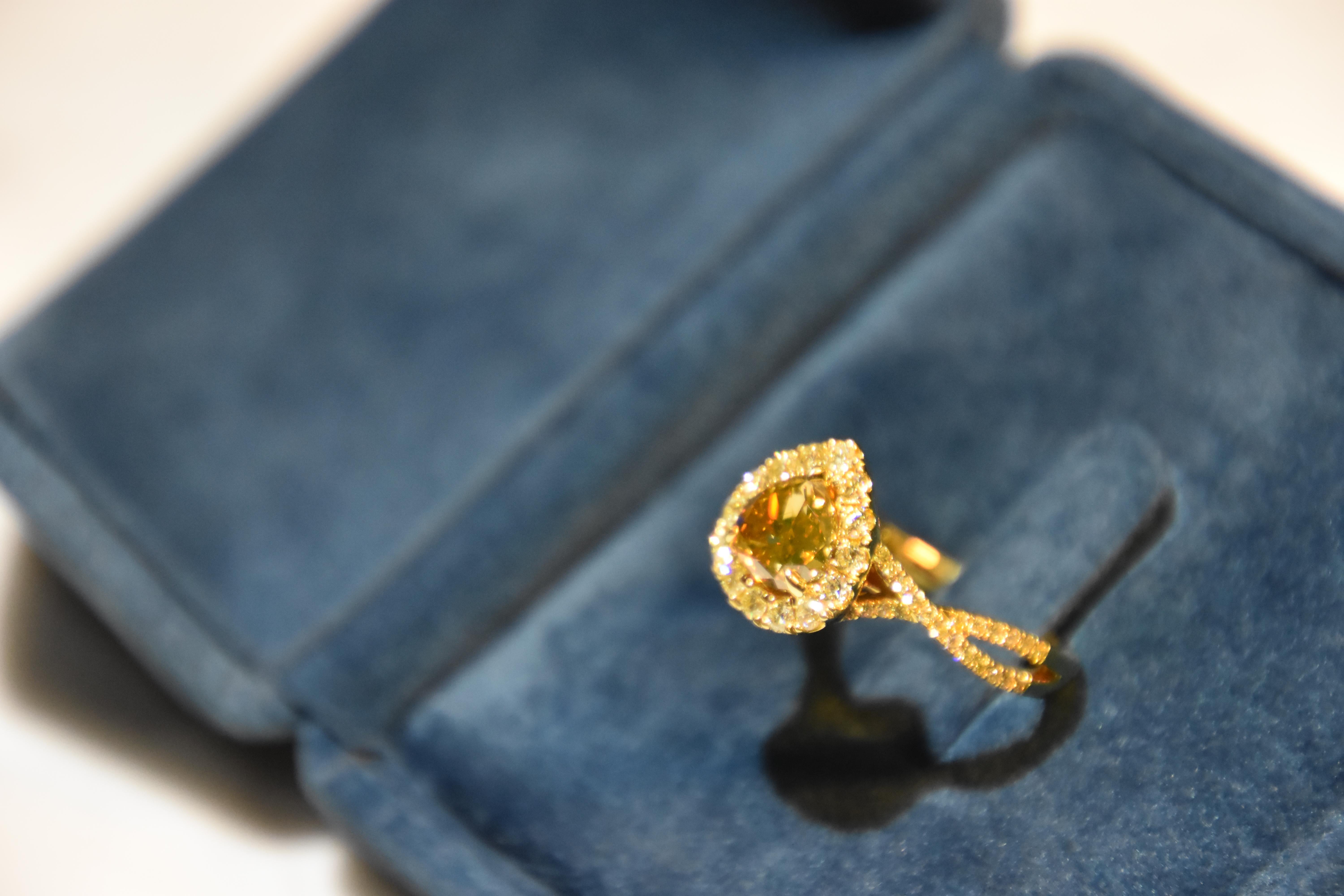 Pear Cut KAHN GIA Certified 1.74 Carat Fancy Yellow Diamond Ring For Sale