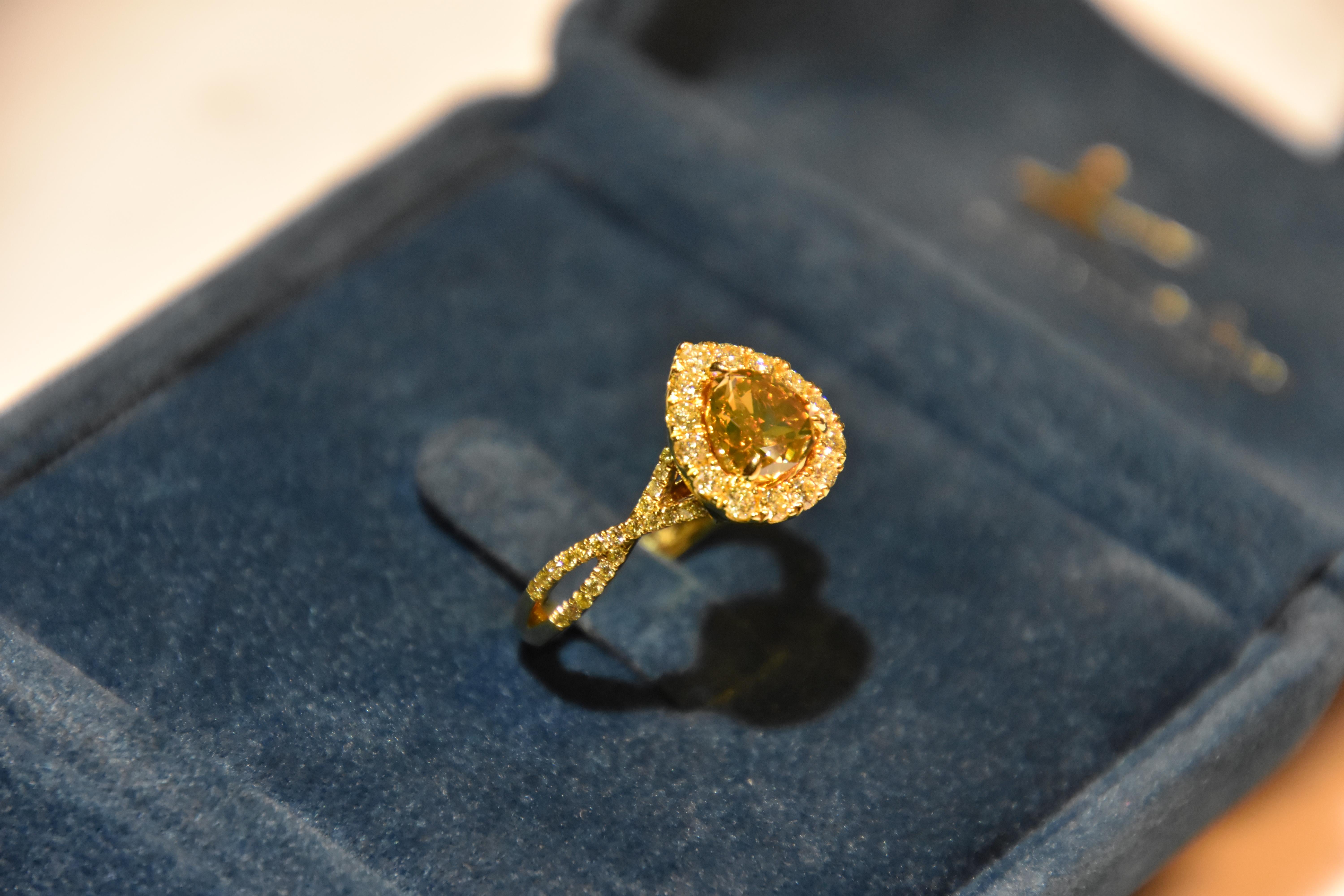 Women's KAHN GIA Certified 1.74 Carat Fancy Yellow Diamond Ring For Sale