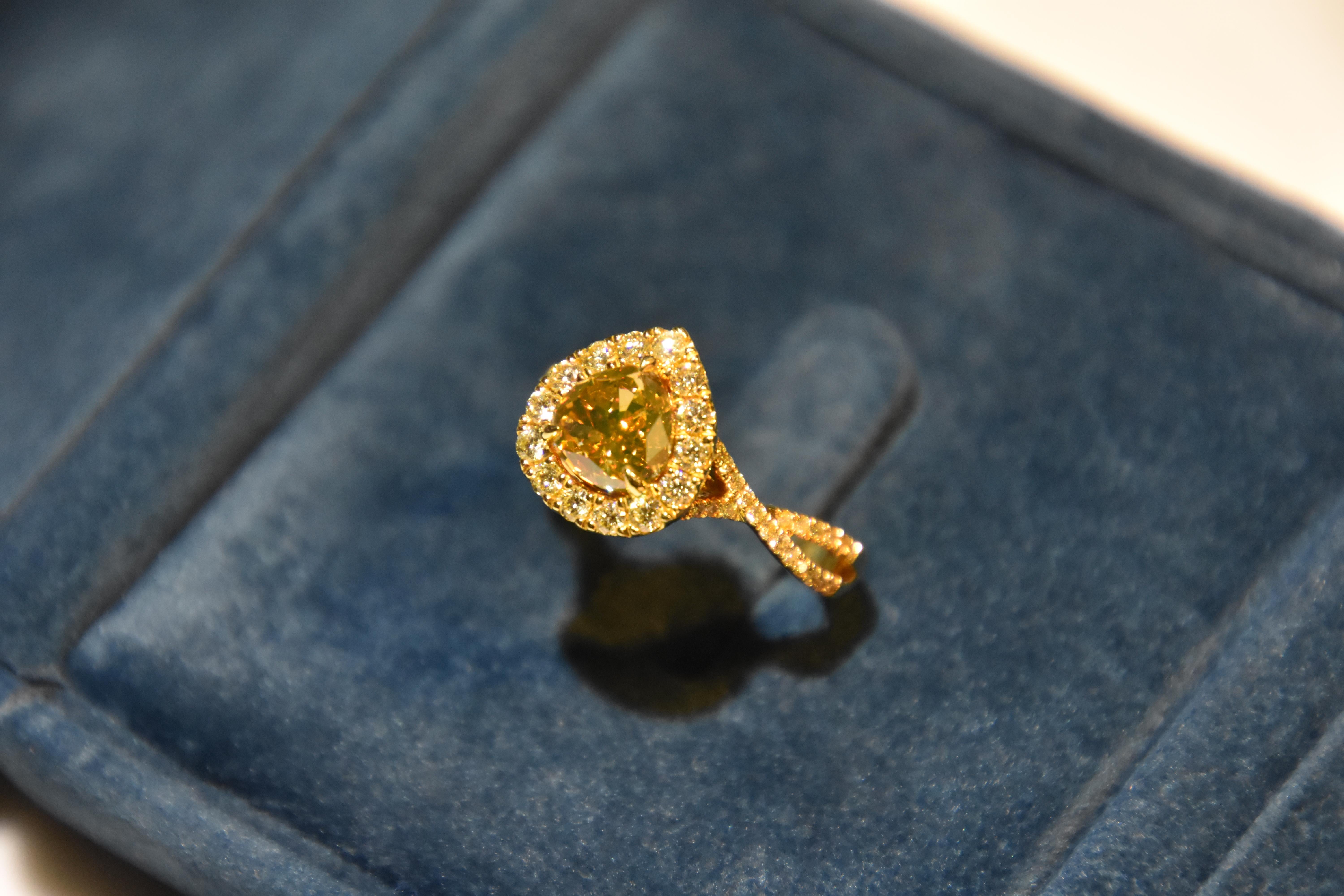KAHN GIA Certified 1.74 Carat Fancy Yellow Diamond Ring For Sale 1