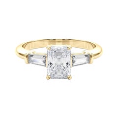 Anello con diamanti radianti e baguette a tre pietre certificato GIA da 1.74 carati