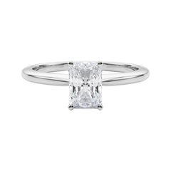 Bague solitaire à diamant radiant de 1.74 carats, certifiée par la GIA et sertie sur le pourtour