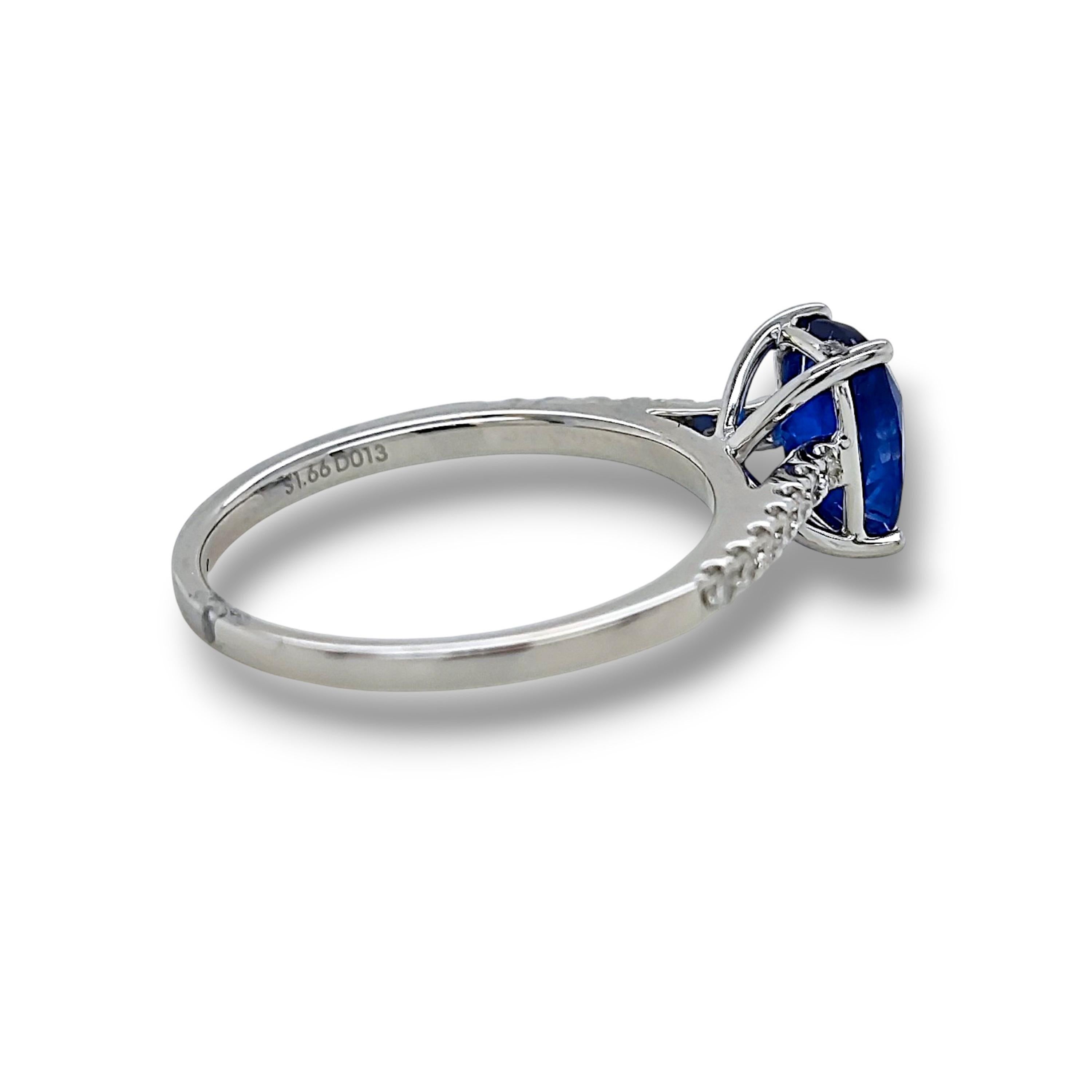 1 Gemma di zaffiro blu naturale riscaldata: 1,61 carati
14 diamanti tondi bianchi: 0,13 Carati
Metallo: Oro bianco 18 carati, 2.50 grammi
Certificato GIA: GIA 6233539962