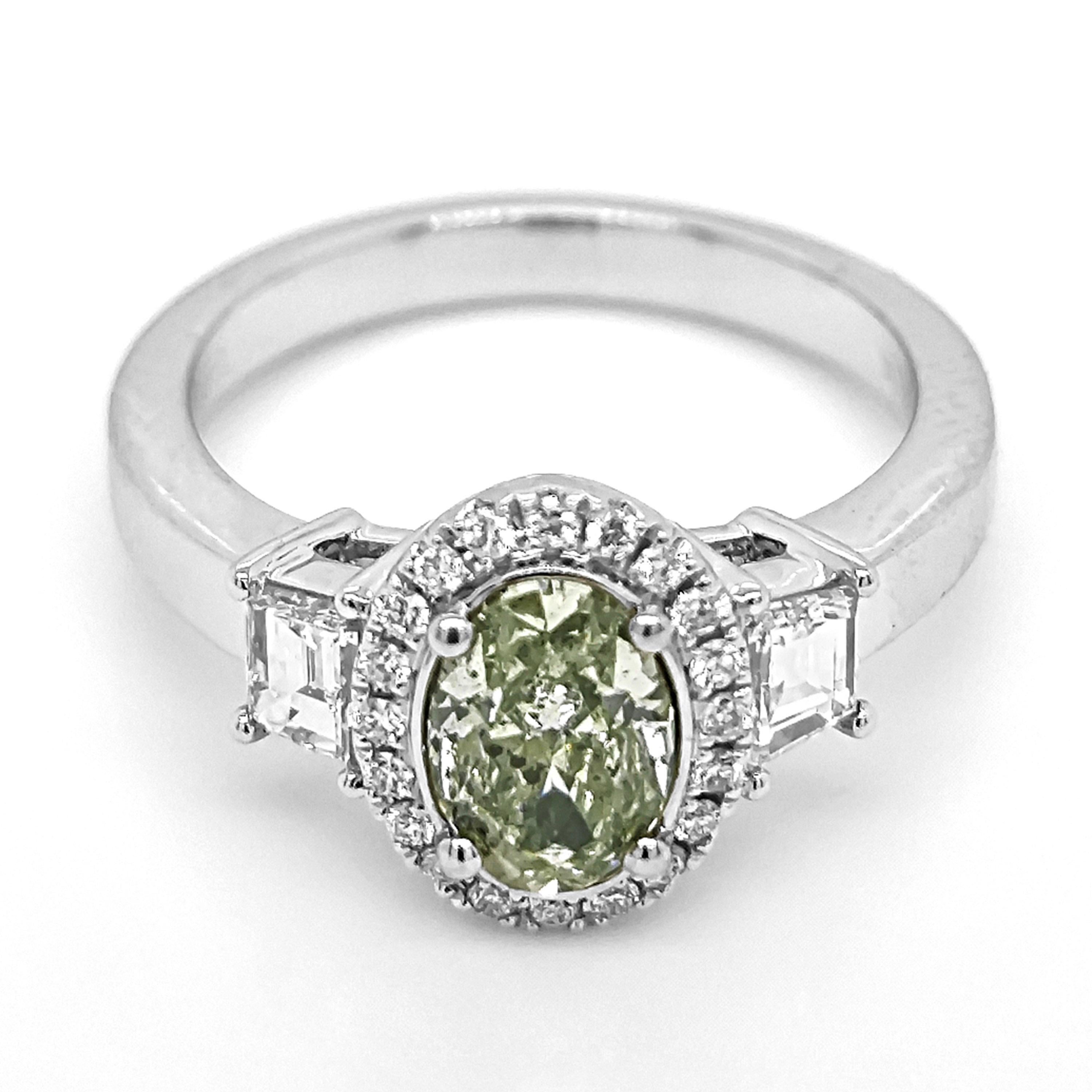 Weißgoldring mit GIA-zertifiziertem 1,75 Karat weißem und grünem Diamanten (Gemischter Schliff) im Angebot