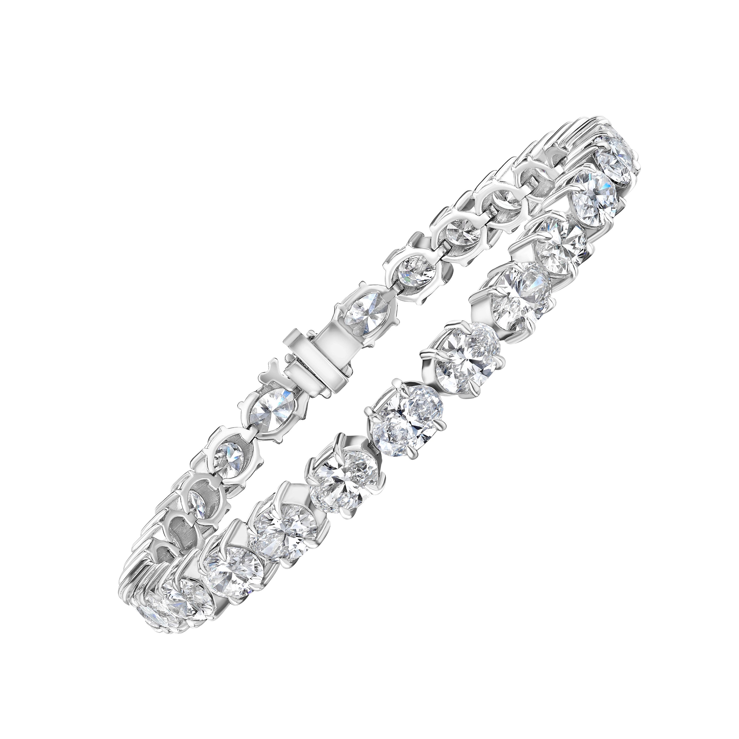 Pulsera de platino con diamantes ovalados de 17,50 quilates certificados por el GIA en venta