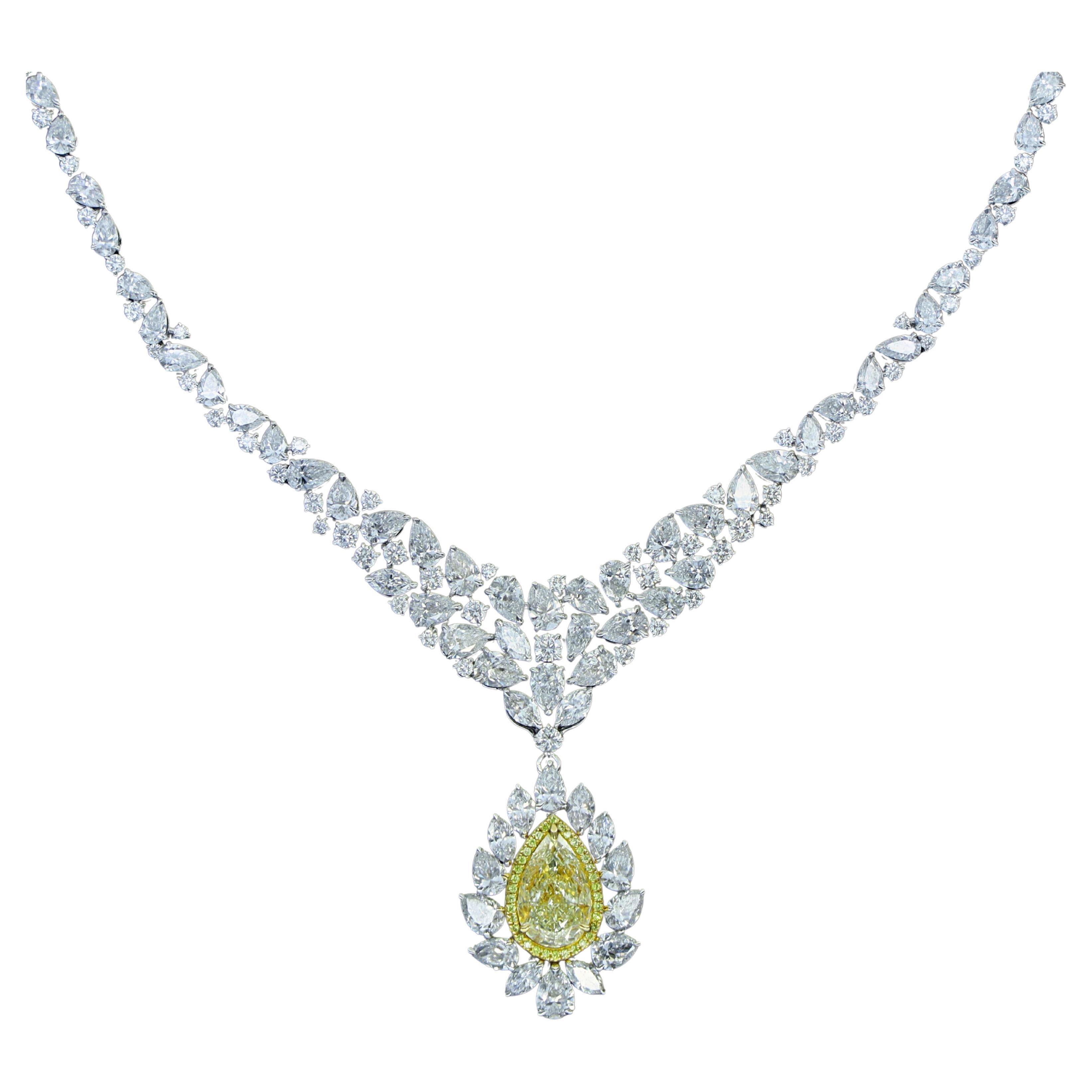 Peso lordo 34.98 grammi
Oro 18k Peso 31,469 grammi
Peso totale dei diamanti 17,553 carati
Collana di diamanti bianchi e gialli certificata GIA da 17,55 carati in oro 18k
Diamante giallo a forma di pera con taglio pieno certificato vvs-Vs 	1 pezzo