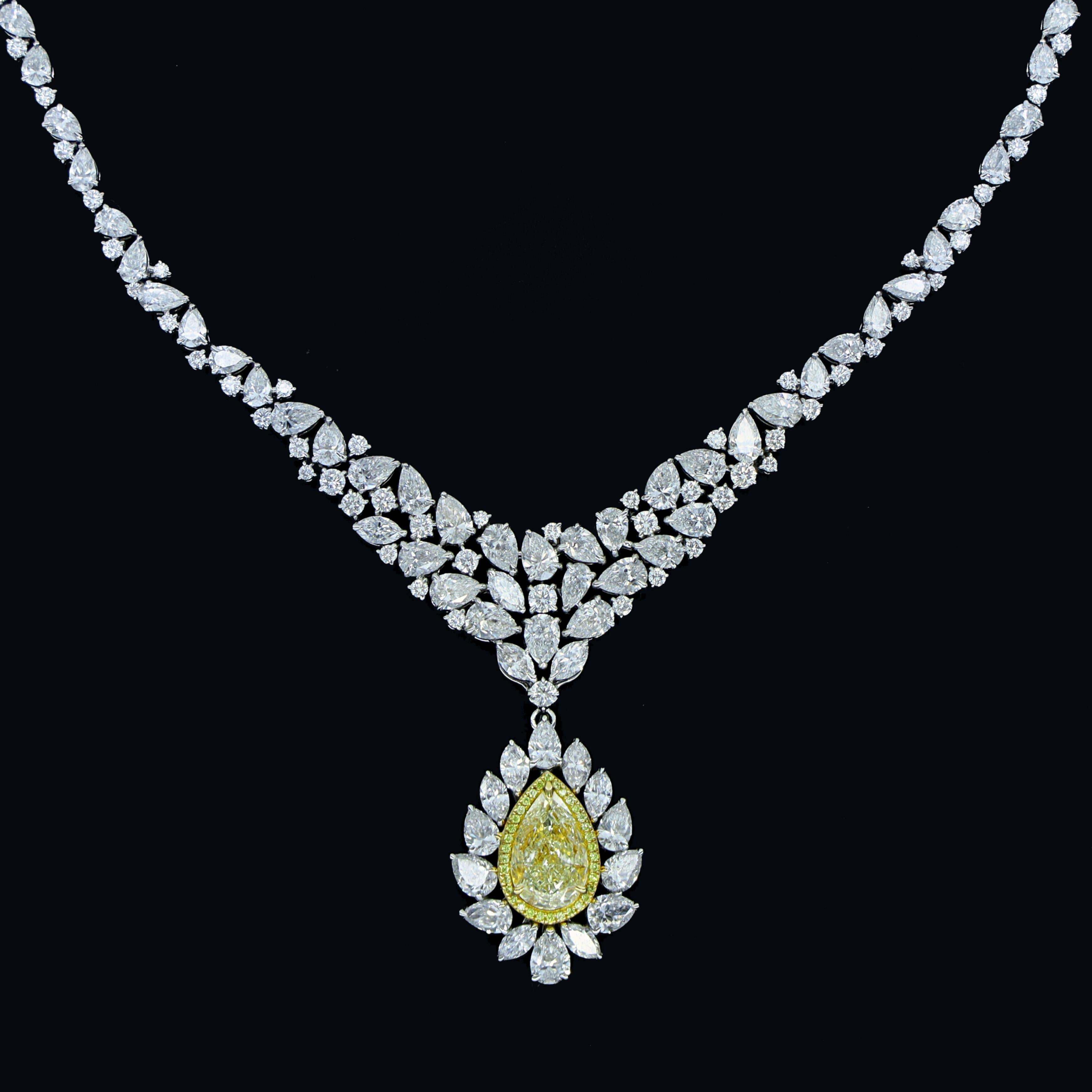 Donna Collana di diamanti bianchi e gialli certificata GIA da 17,55 carati in oro 18k in vendita