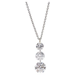 Ciondolo con tre pietre rotonde forate in oro bianco 18 carati certificato GIA da 1,75 ct.