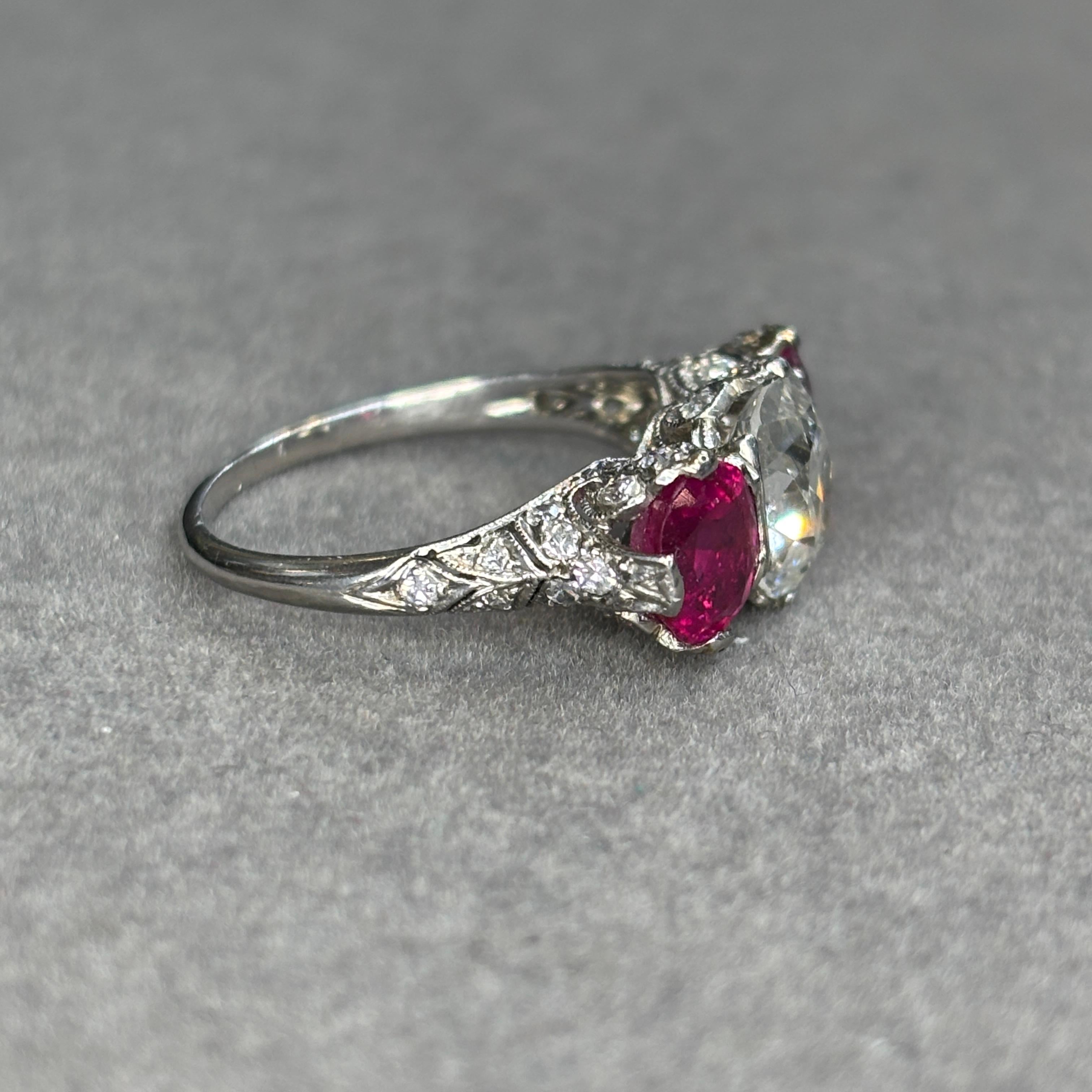 De las mujeres Anillo Art Decó de Rubí y Diamante talla cojín de 1,76 quilates certificado por el GIA en venta