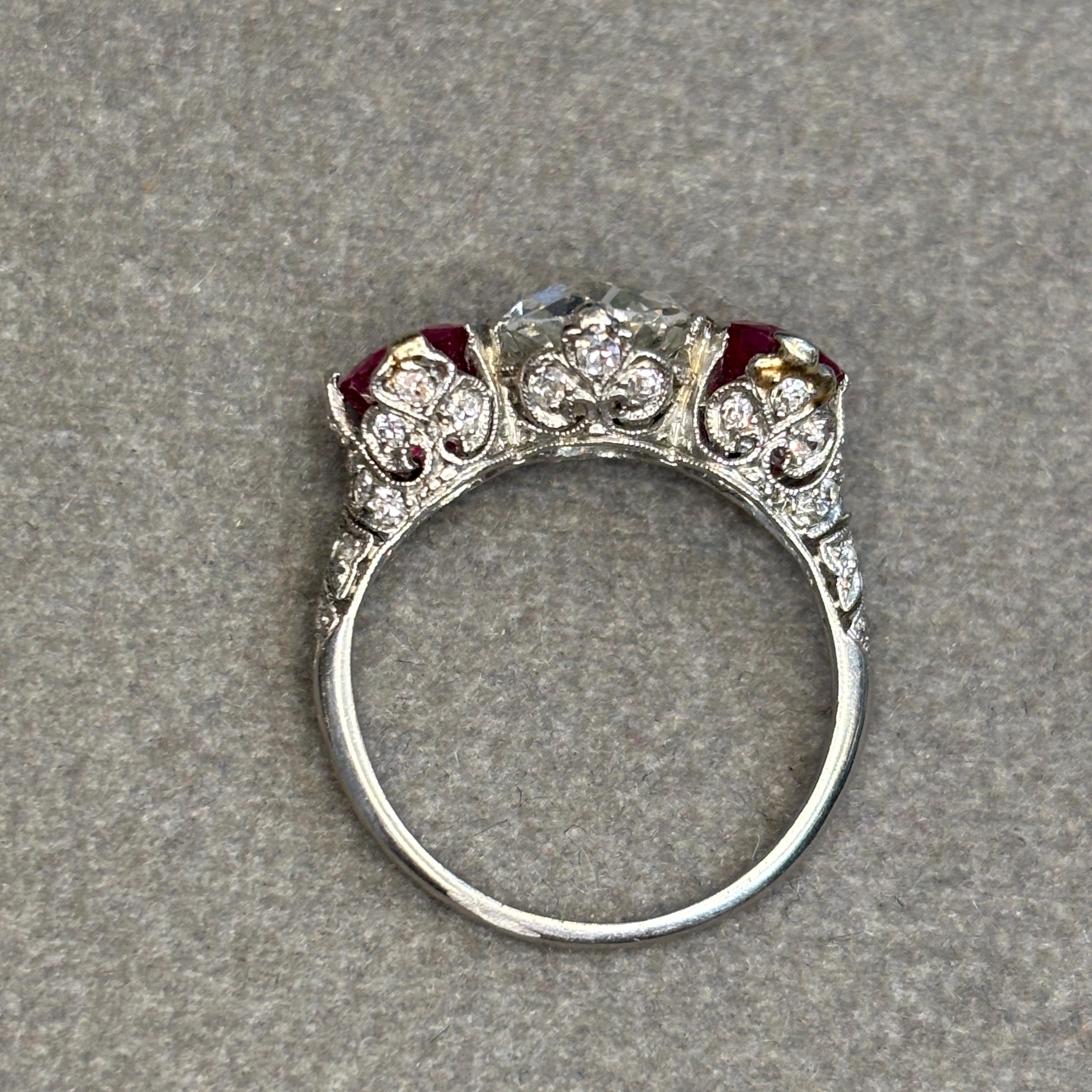 Anillo Art Decó de Rubí y Diamante talla cojín de 1,76 quilates certificado por el GIA en venta 1