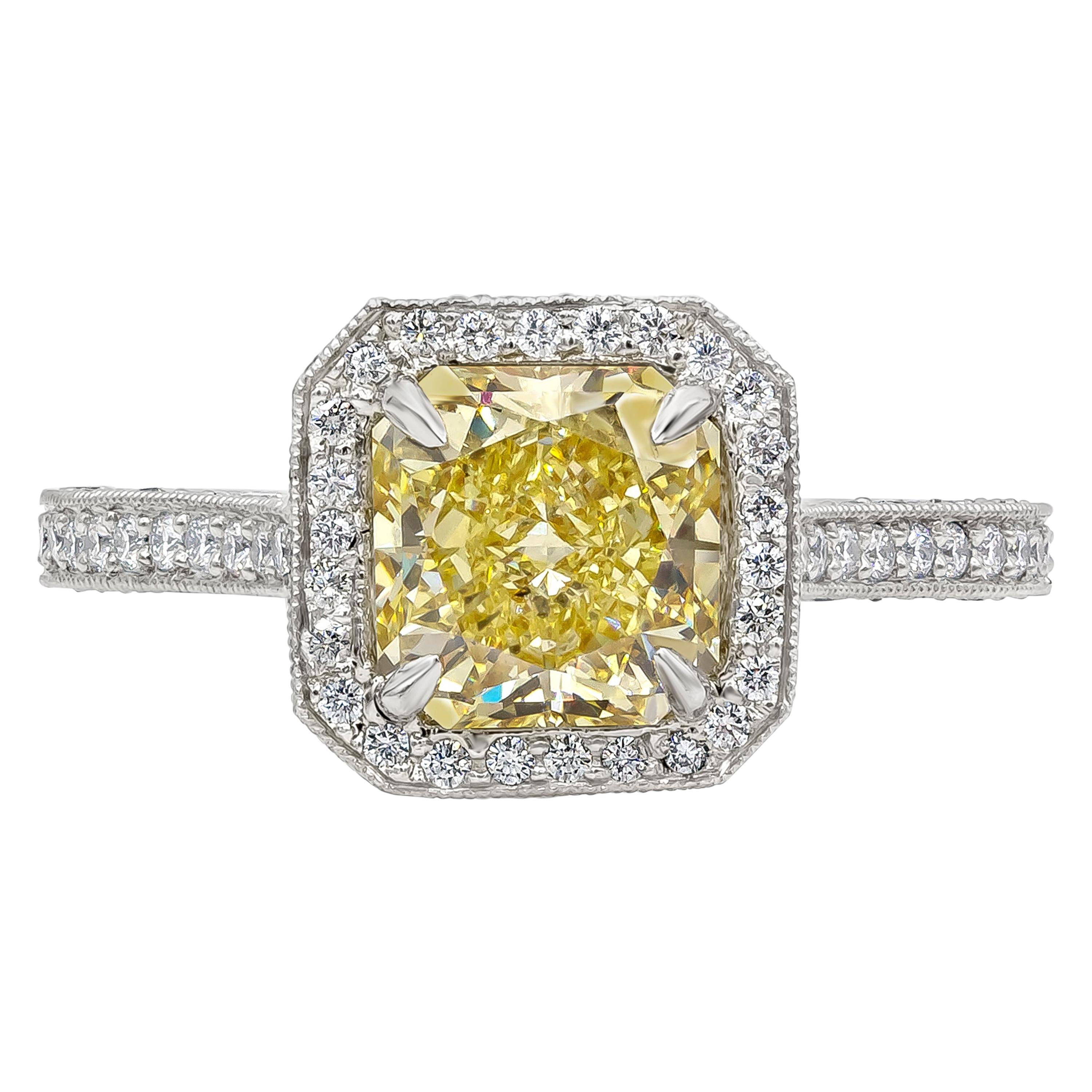 Verlobungsring mit GIA-zertifiziertem 1,76 Karat gelbem Diamant-Halo im Vintage-Stil