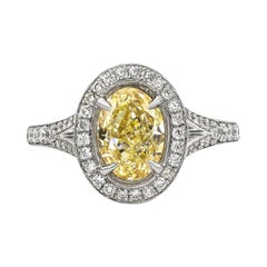 Anello di fidanzamento in platino con diamante giallo a forma di aureola da 1,76 carati certificato GIA
