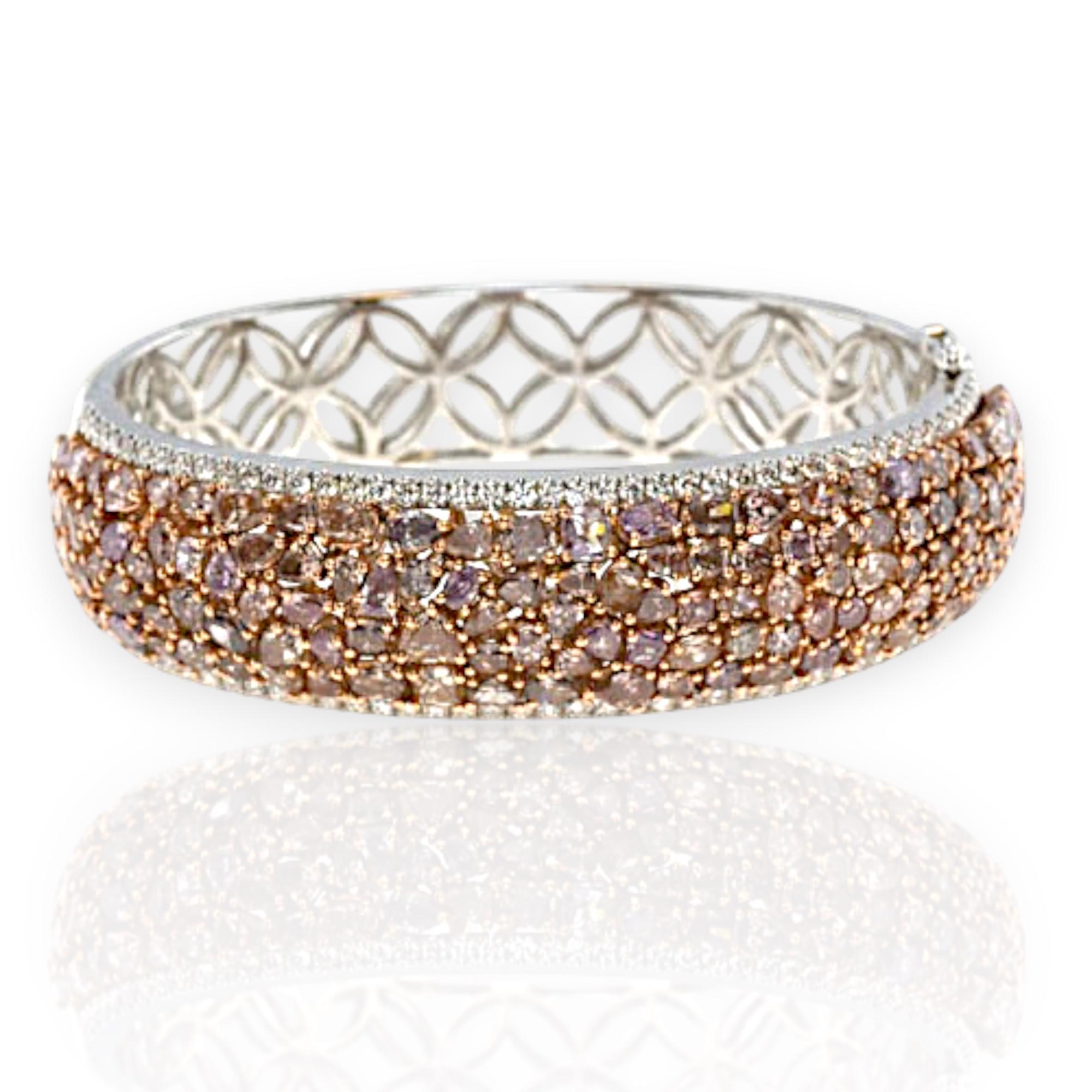 Bracciale in oro bianco con diamanti fantasia certificati GIA da 17,7 carati In condizioni Nuovo in vendita a New York, NY
