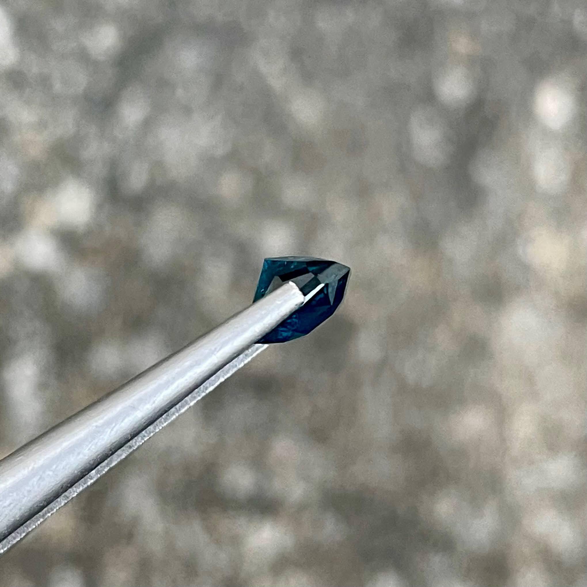 GIA Certified 1.77 carats Cobalt Blue Spinel Stone Brilliant Cut Natural Gem For Sale 1