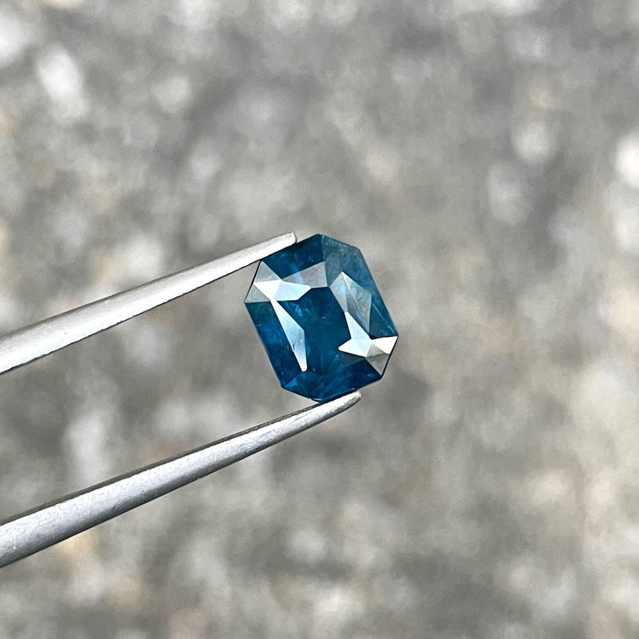 GIA Certified 1.77 carats Cobalt Blue Spinel Stone Brilliant Cut Natural Gem For Sale 2