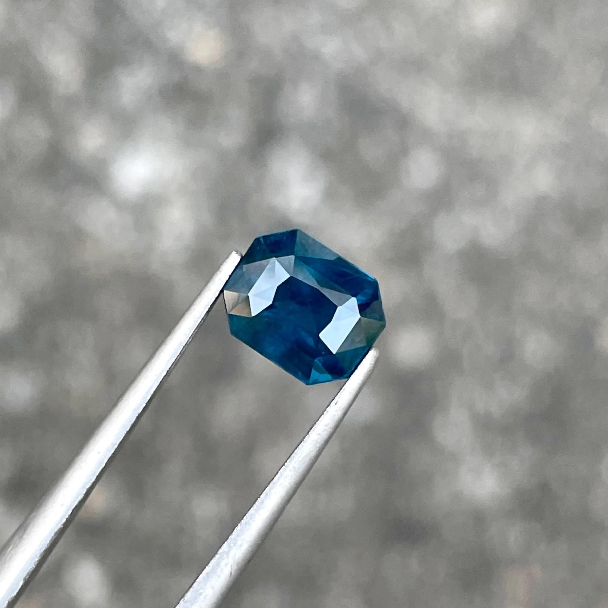 GIA Certified 1.77 carats Cobalt Blue Spinel Stone Brilliant Cut Natural Gem For Sale 3