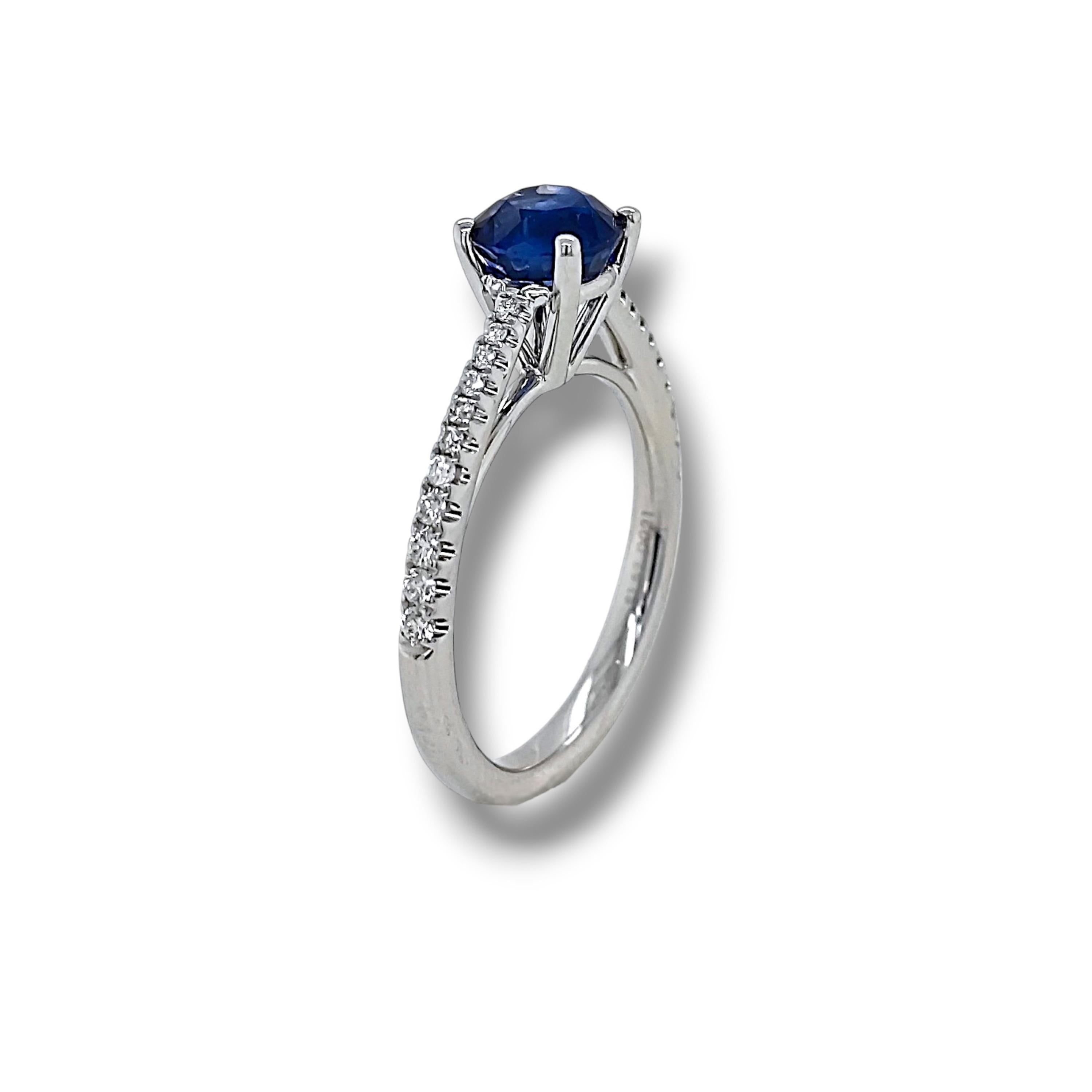 Anello in oro bianco con zaffiro rotondo e diamante certificato GIA da 1.78 carati In condizioni Nuovo in vendita a New York, NY