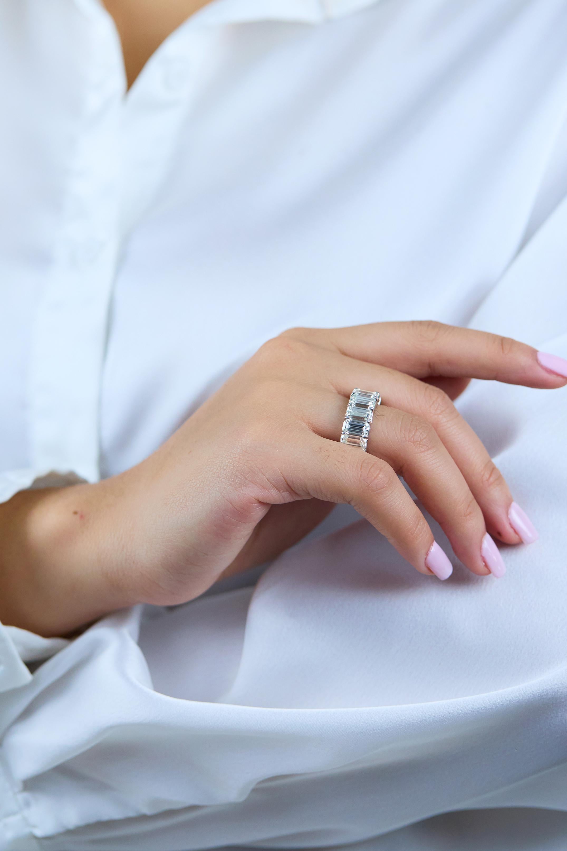 GIA Certificado 17.83 Quilates Total Diamante Corte Esmeralda Alianza de Boda de Eternidad en Nuevo estado para la venta en New York, NY