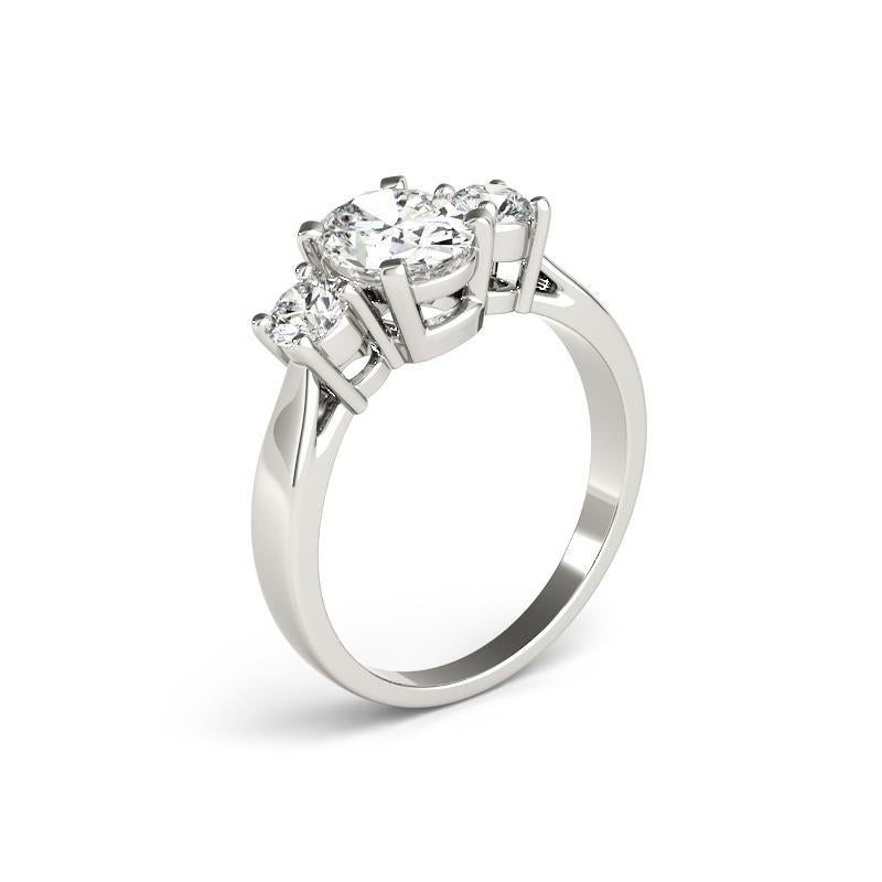 De las mujeres Anillo de diamantes ovalados y redondos de tres piedras de oro blanco de 18 quilates con certificado GIA de 1,79 quilates en venta
