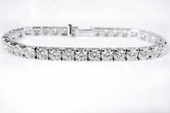 18 Karat Gold GIA Certified 17.97 Carat Brilliant-Cut Solitaire Tennis Bracelet