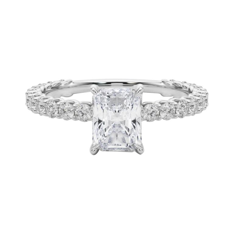 Anello di diamanti in platino a eternità parziale con radiante da 1.8 carati certificato GIA