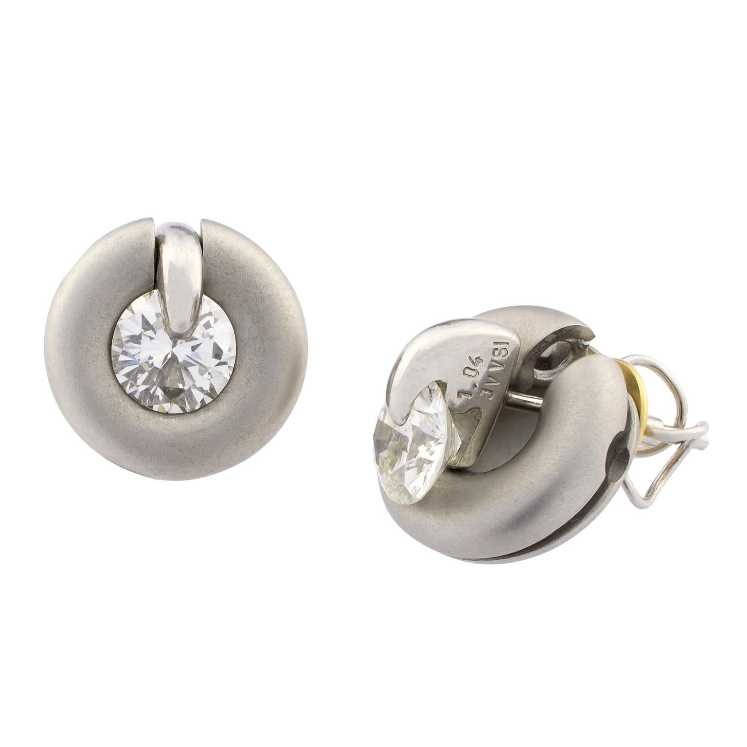 De Beers limited edition Millenium Diamonds stud earrings centered by two diamonds. One of 1.04 carats and characteristics of color J and clarity VVS1, the other of 1.00 carats, color I and clarity VSI. It comes with interchangeable body structures