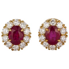 Boucles d'oreilles en or jaune 18 carats certifié GIA avec halo de diamants & Rubis de Birmanie