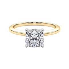 Anillo de diamantes solitario con garras y cojín de 1,80 quilates certificado por el GIA