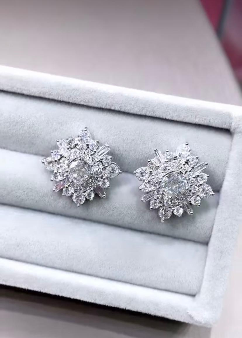 Orecchini in oro 18 carati con diamanti da 1,80 carati certificati GIA In condizioni Nuovo in vendita a Massafra, IT