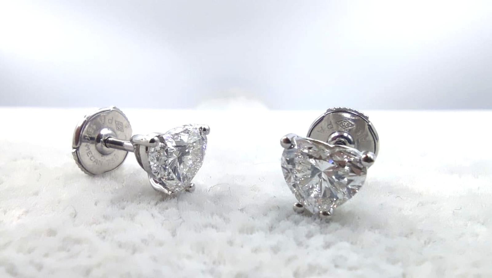 GIA-zertifizierte 1,80 Karat Diamant-Ohrstecker in Herzschliffform E/F Farbe VS2 Reinheit (Moderne) im Angebot