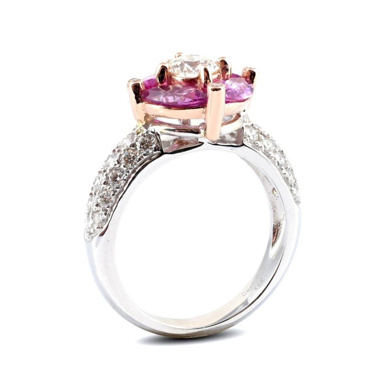 Taille brillant Bague en or blanc et or 18 carats avec saphir rose naturel certifié GIA de 1,80 carat et diamants en vente