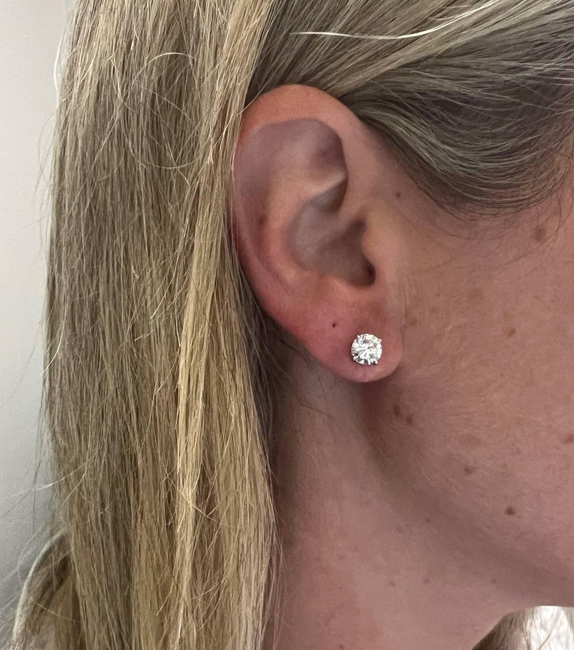 Taille ronde Boucles d'oreilles en platine certifiées GIA 1,80 carat de diamant rond naturel en vente