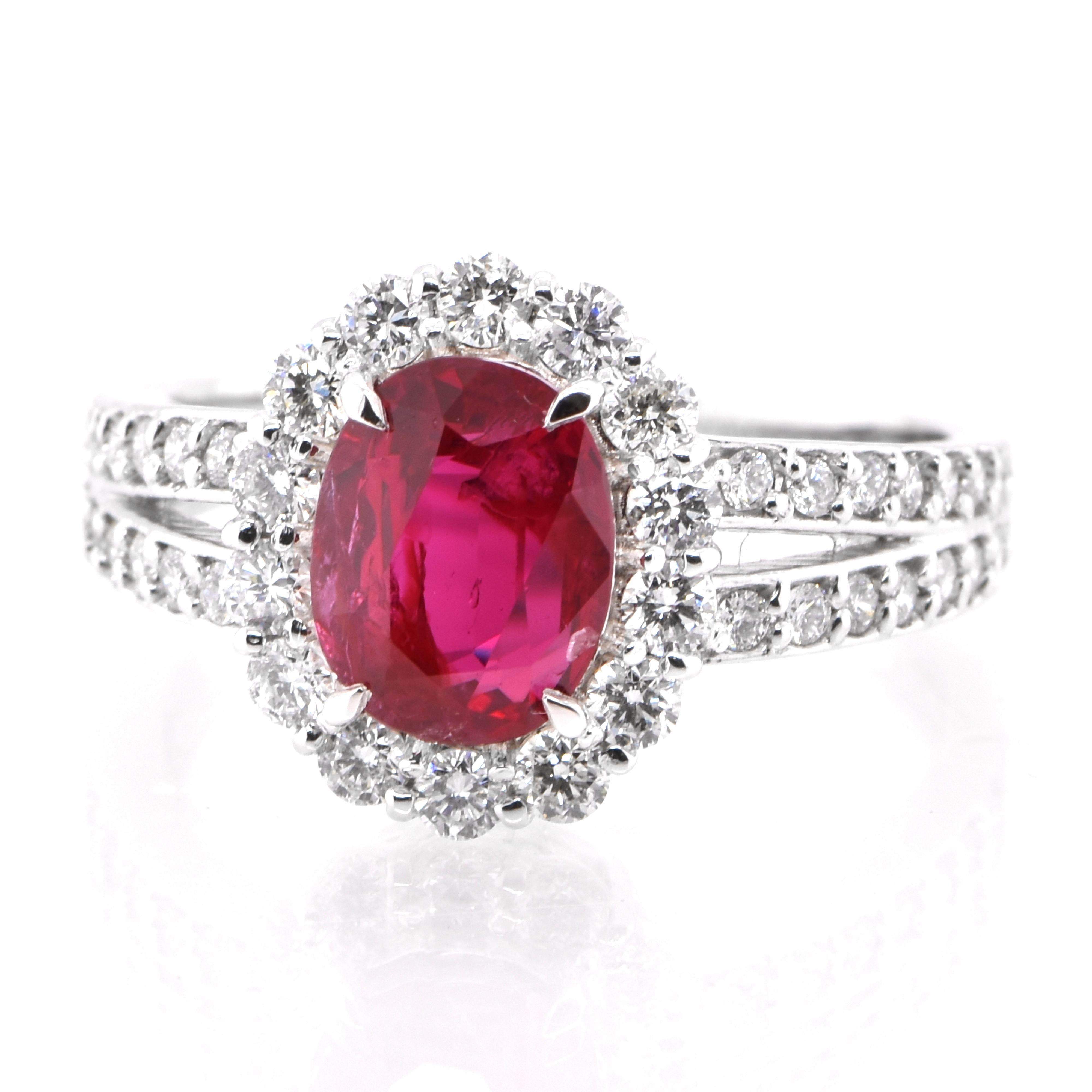 Ein schöner Ring in Platin mit einem GIA-zertifizierten 1,80 Karat natürlichen Thai (Siam) Rubin und 0,65 Karat Diamanten. Rubine werden im Sanskrit als 