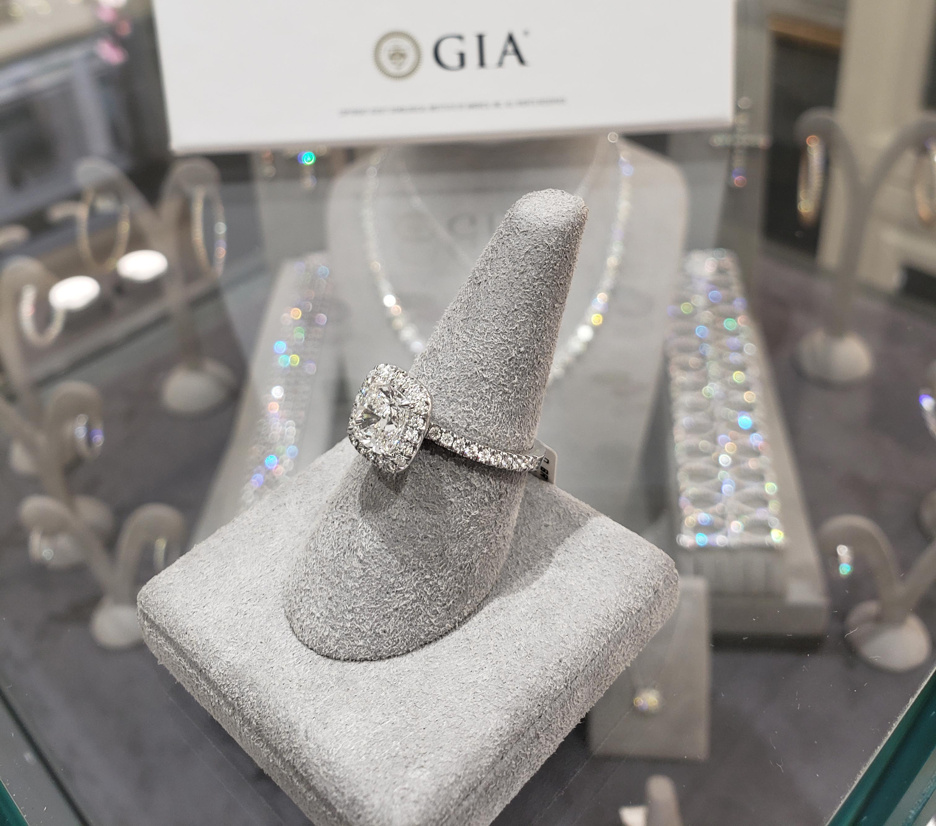 GIA Certified 1.81 Carats Cushion Cut Diamond Halo Engagement Ring For Sale 1