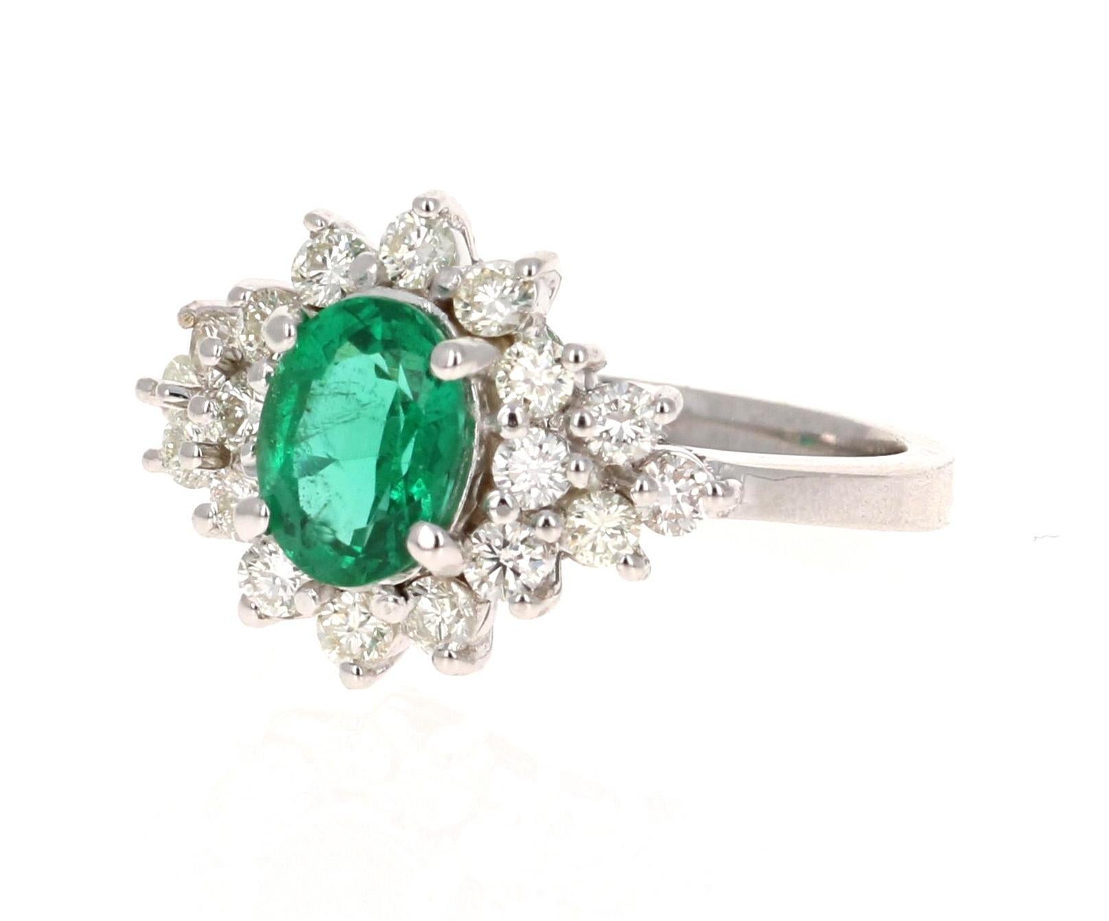 GIA zertifizierter 1,41 Karat Smaragd-Diamant-Cluster-Ring aus 14 Karat Weißgold (Moderne) im Angebot