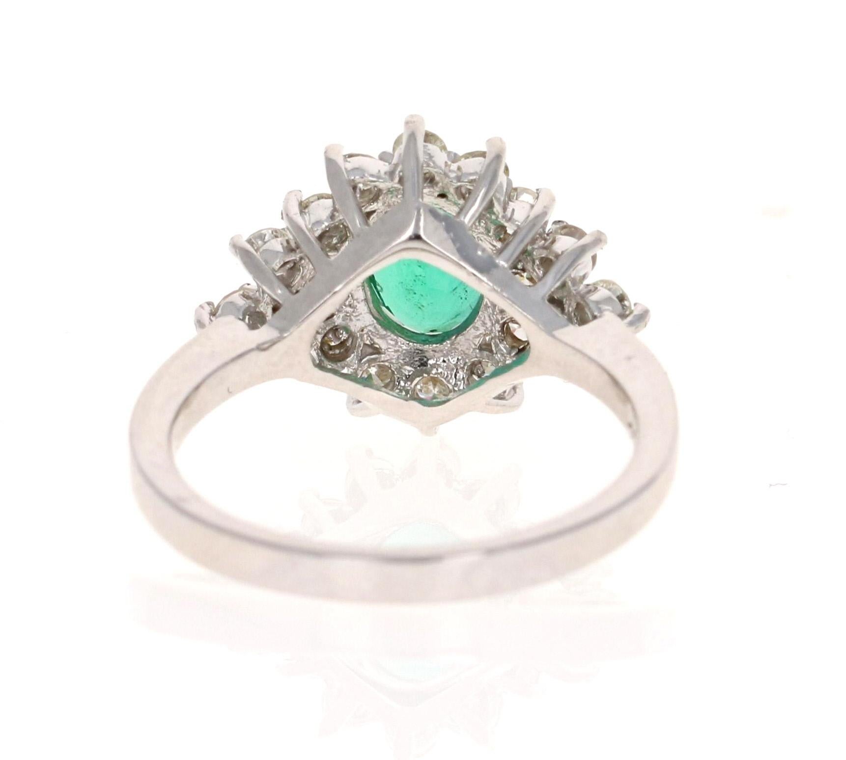 GIA zertifizierter 1,41 Karat Smaragd-Diamant-Cluster-Ring aus 14 Karat Weißgold (Ovalschliff) im Angebot